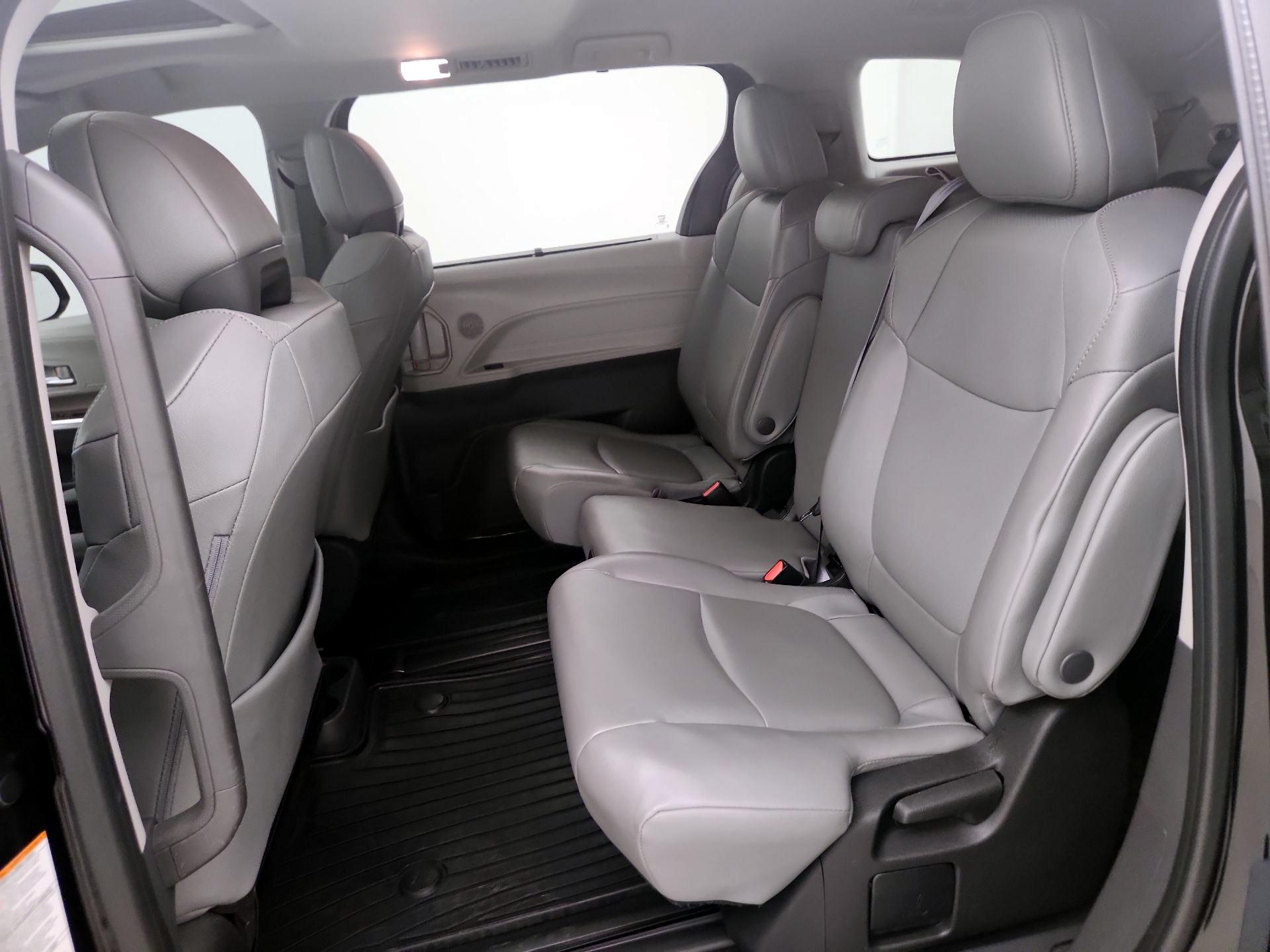 Thumbnail: 2022 Toyota Sienna - 20