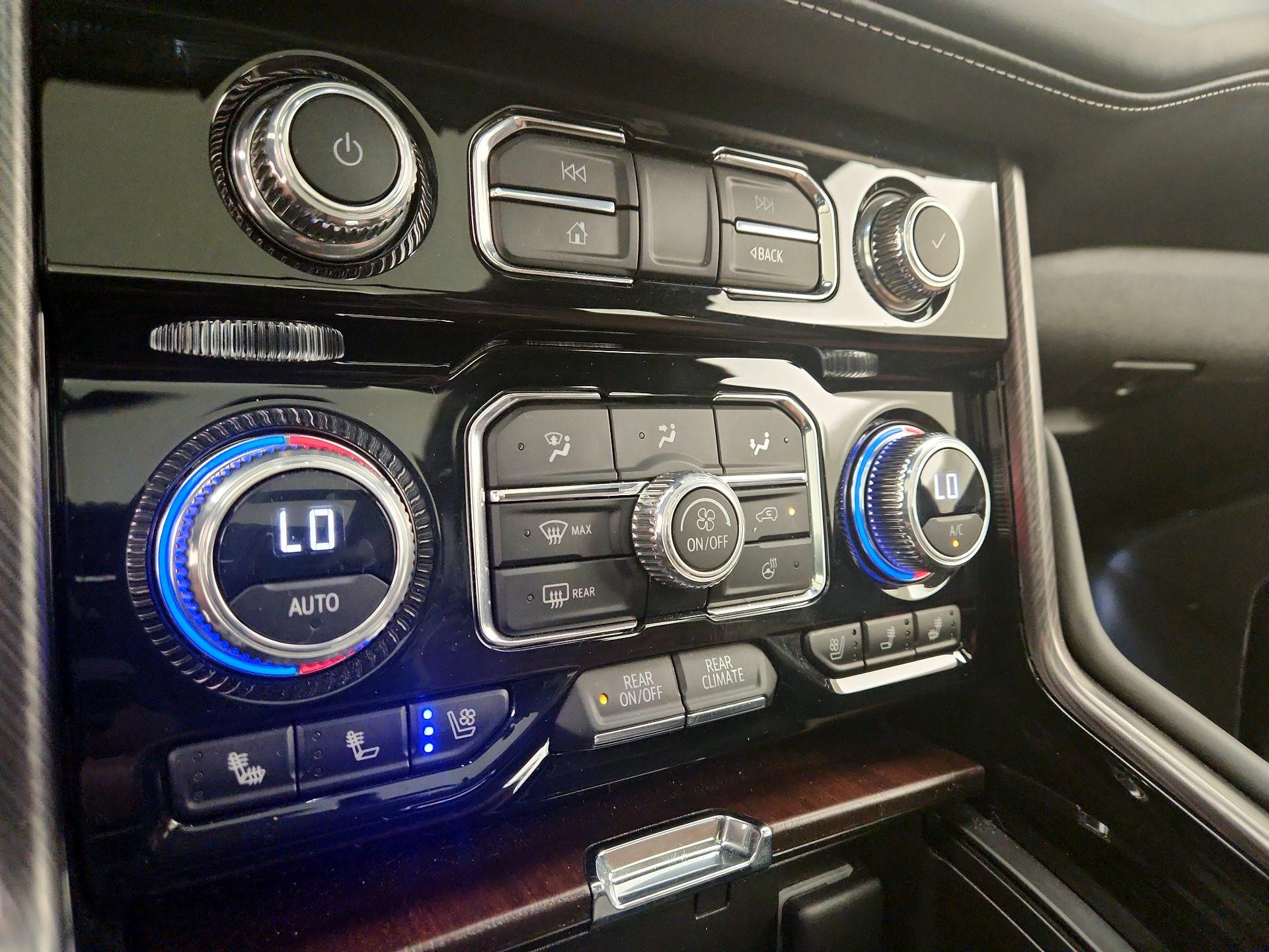 Thumbnail: 2023 GMC Yukon XL - 17