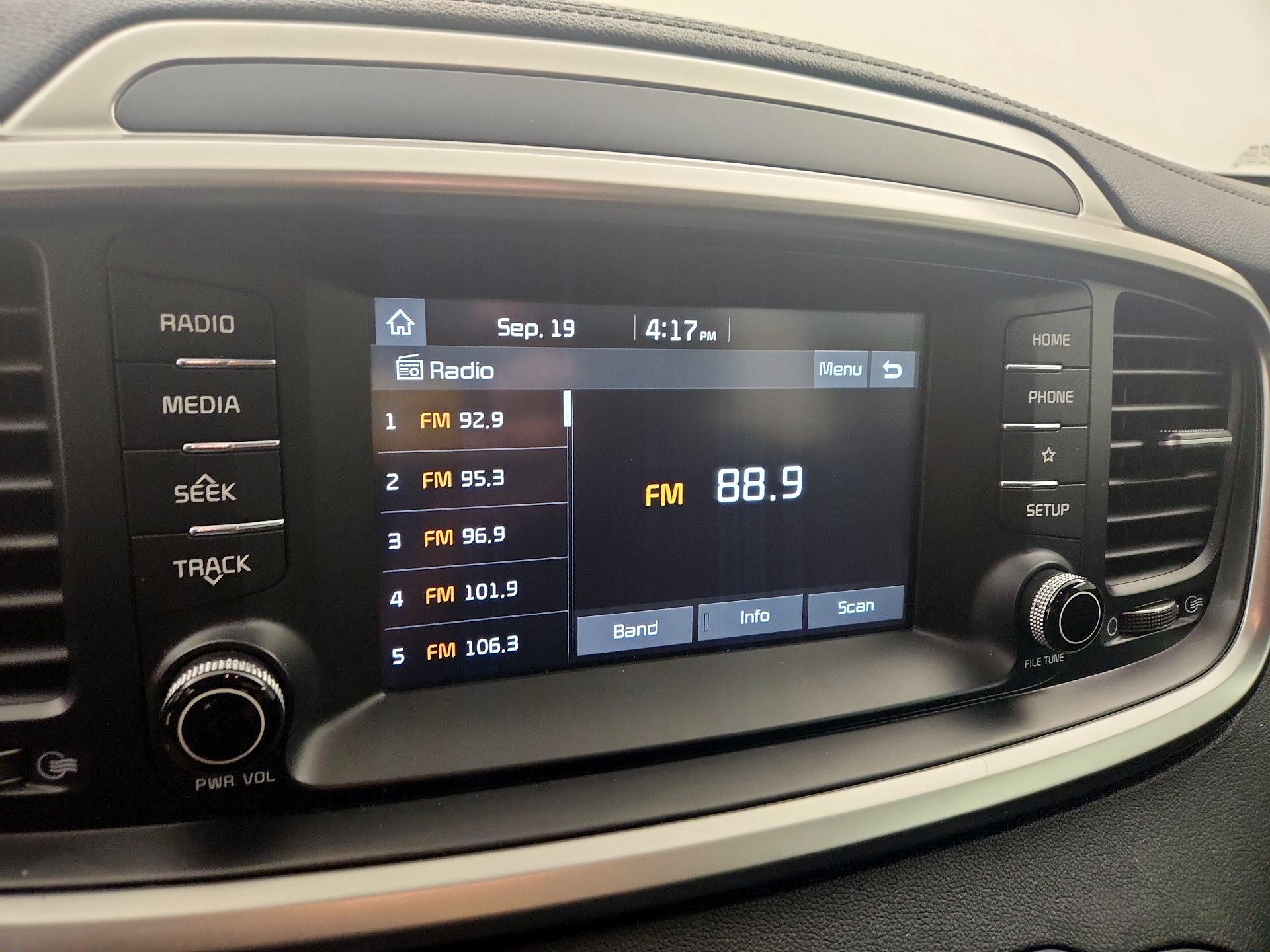Thumbnail: 2020 Kia Sorento - 15
