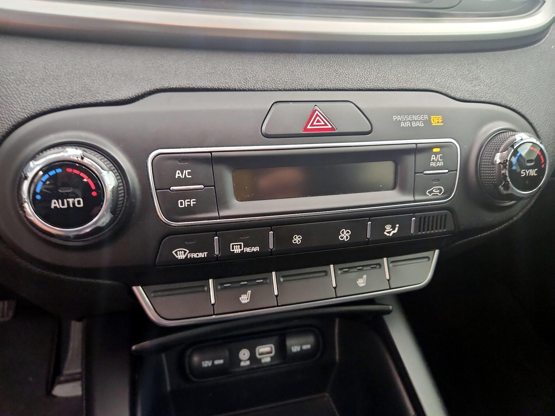 Thumbnail: 2020 Kia Sorento - 16