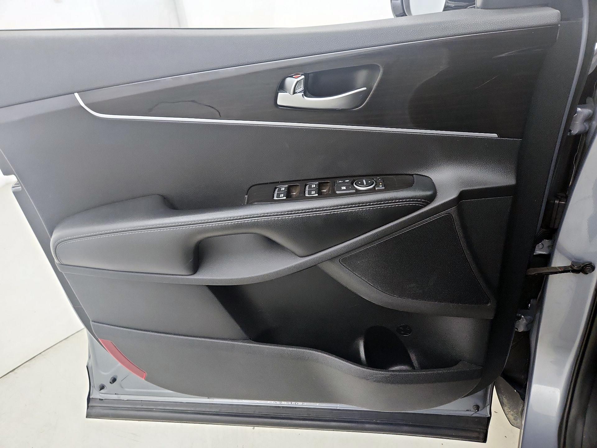 Thumbnail: 2020 Kia Sorento - 12