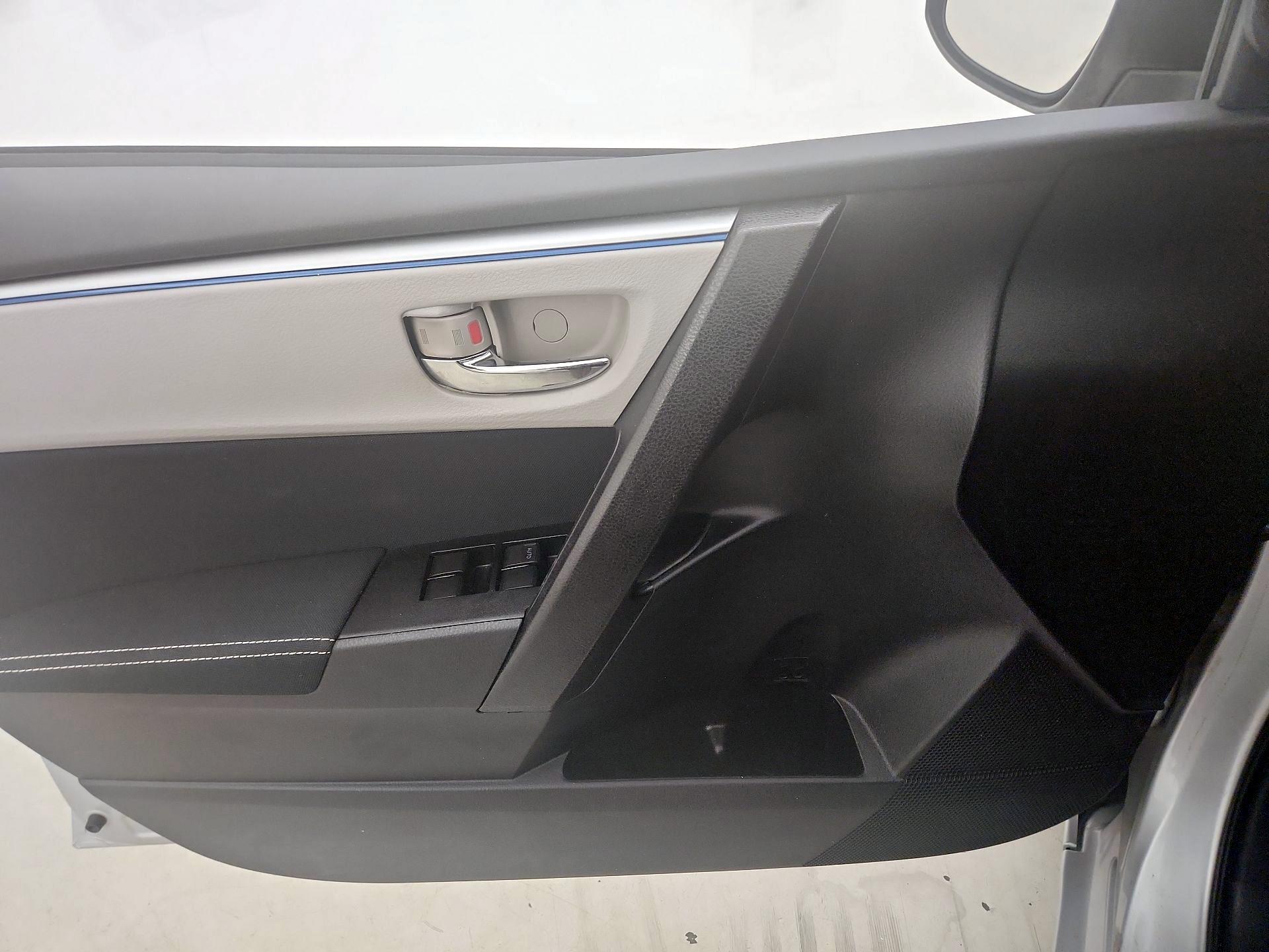 Thumbnail: 2015 Toyota Corolla - 12