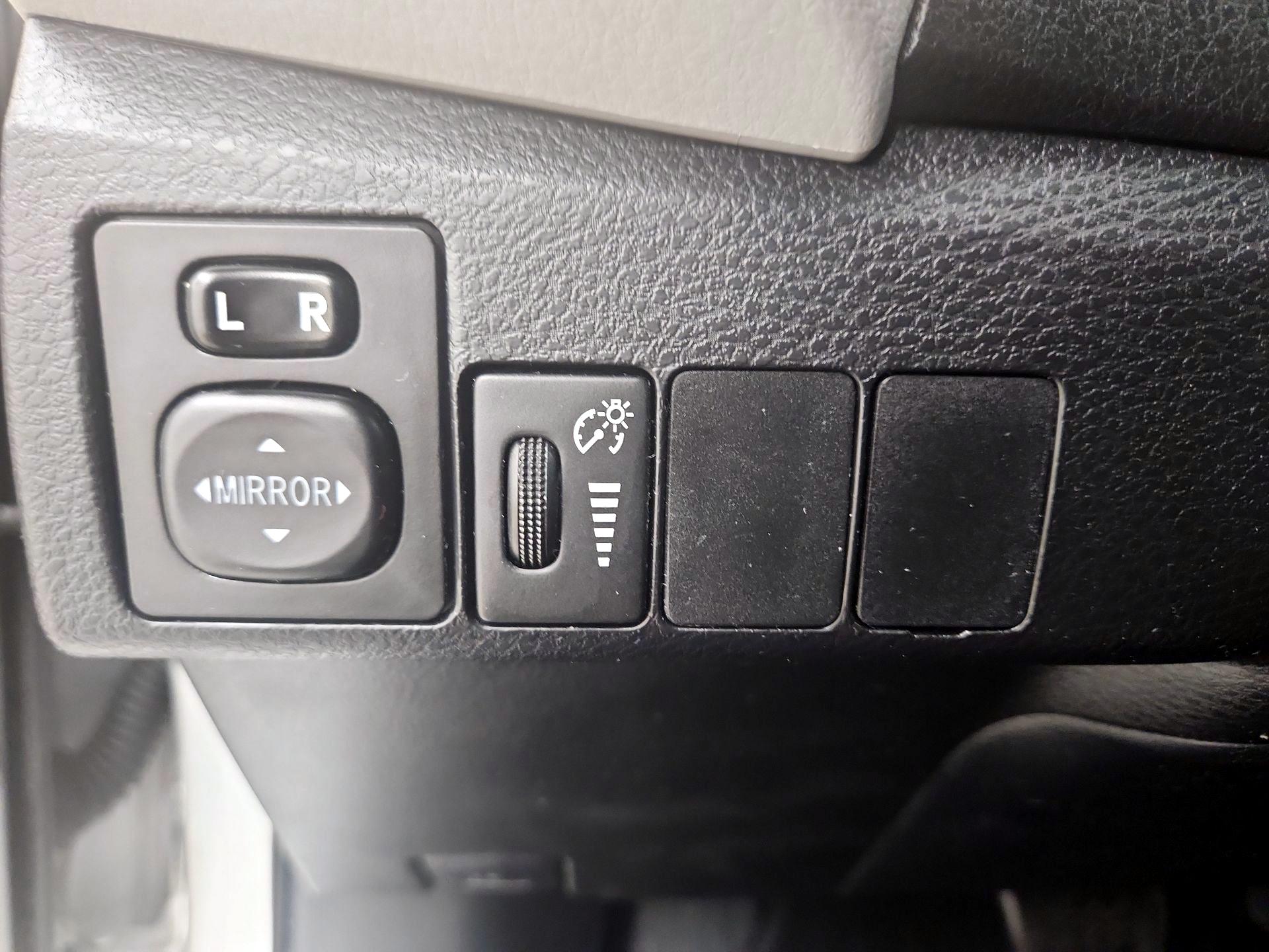 Thumbnail: 2015 Toyota Corolla - 13