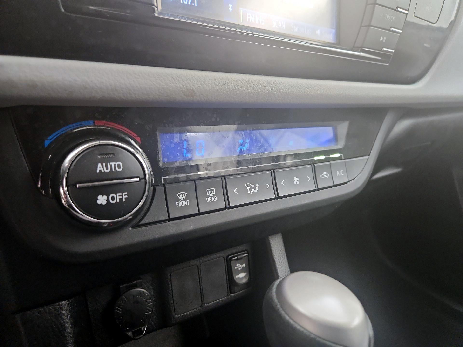 Thumbnail: 2015 Toyota Corolla - 16