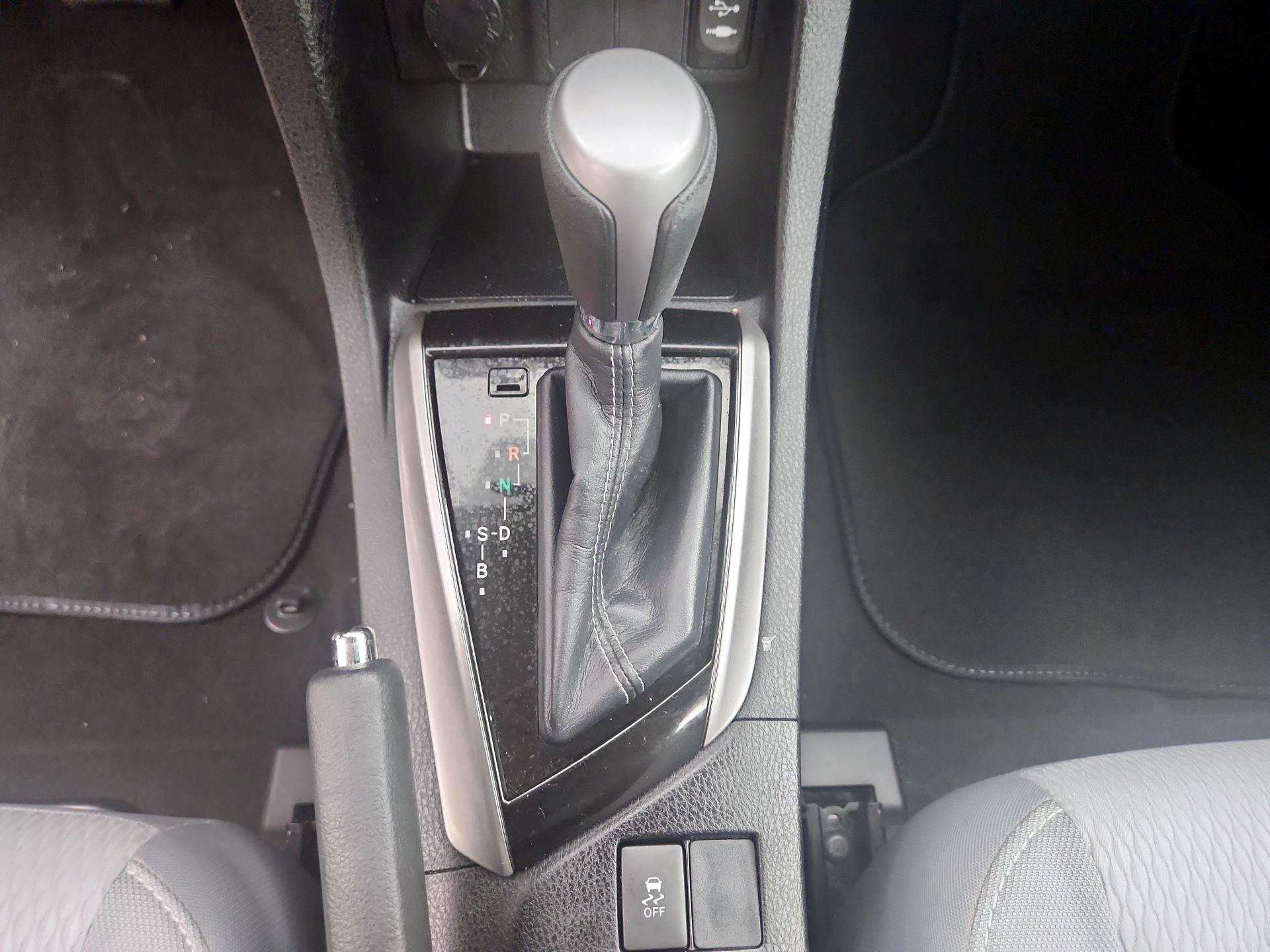 Thumbnail: 2015 Toyota Corolla - 17