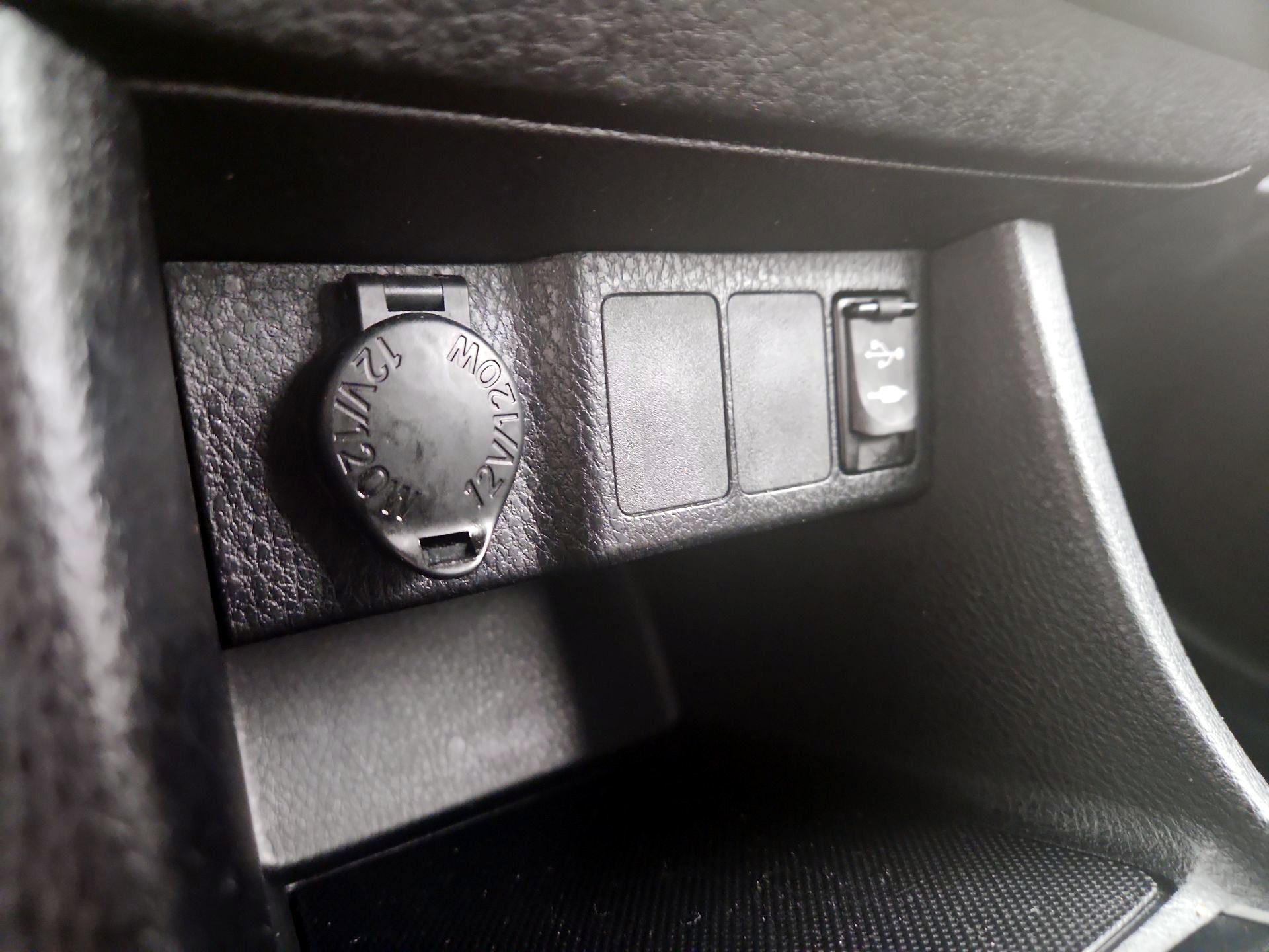 Thumbnail: 2015 Toyota Corolla - 18
