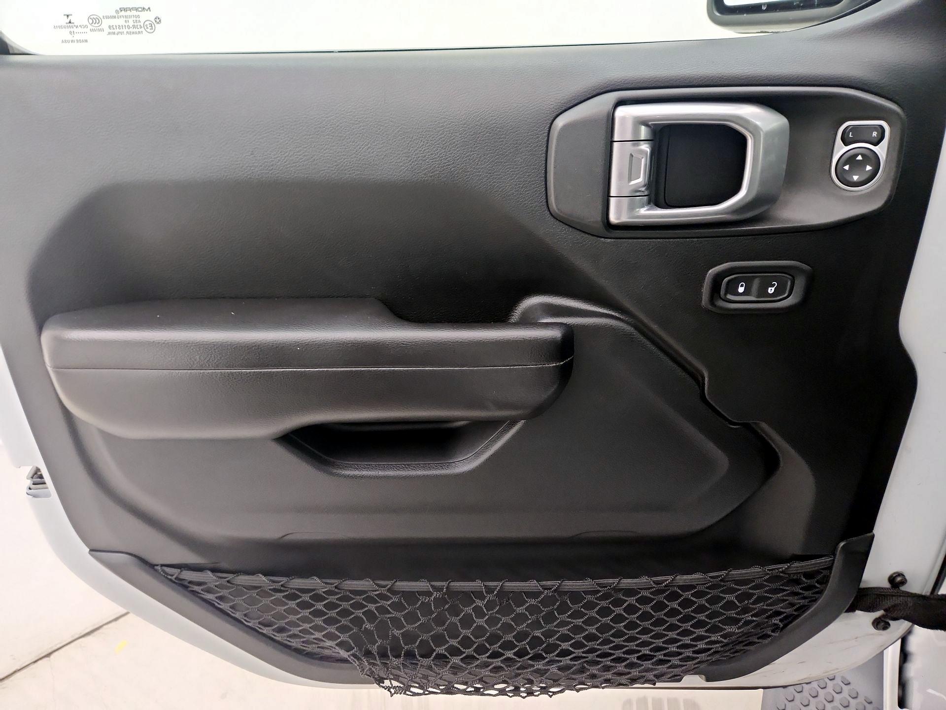 Thumbnail: 2019 Jeep Wrangler - 12
