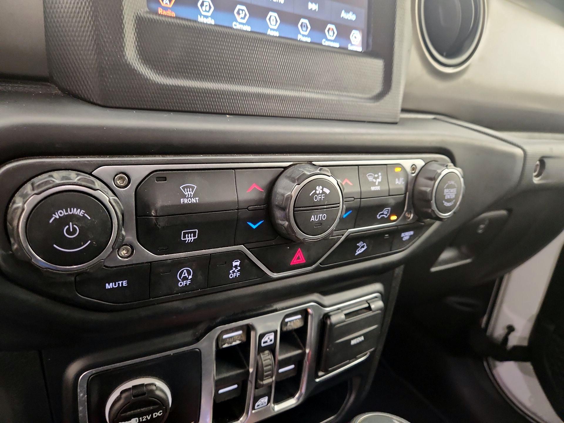 Thumbnail: 2019 Jeep Wrangler - 16