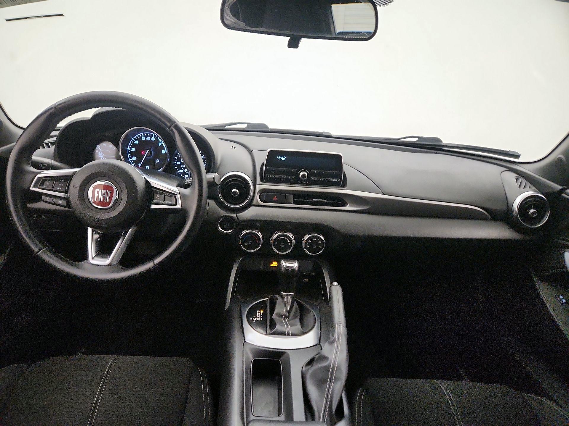Thumbnail: 2017 Fiat 124 Spider - 9
