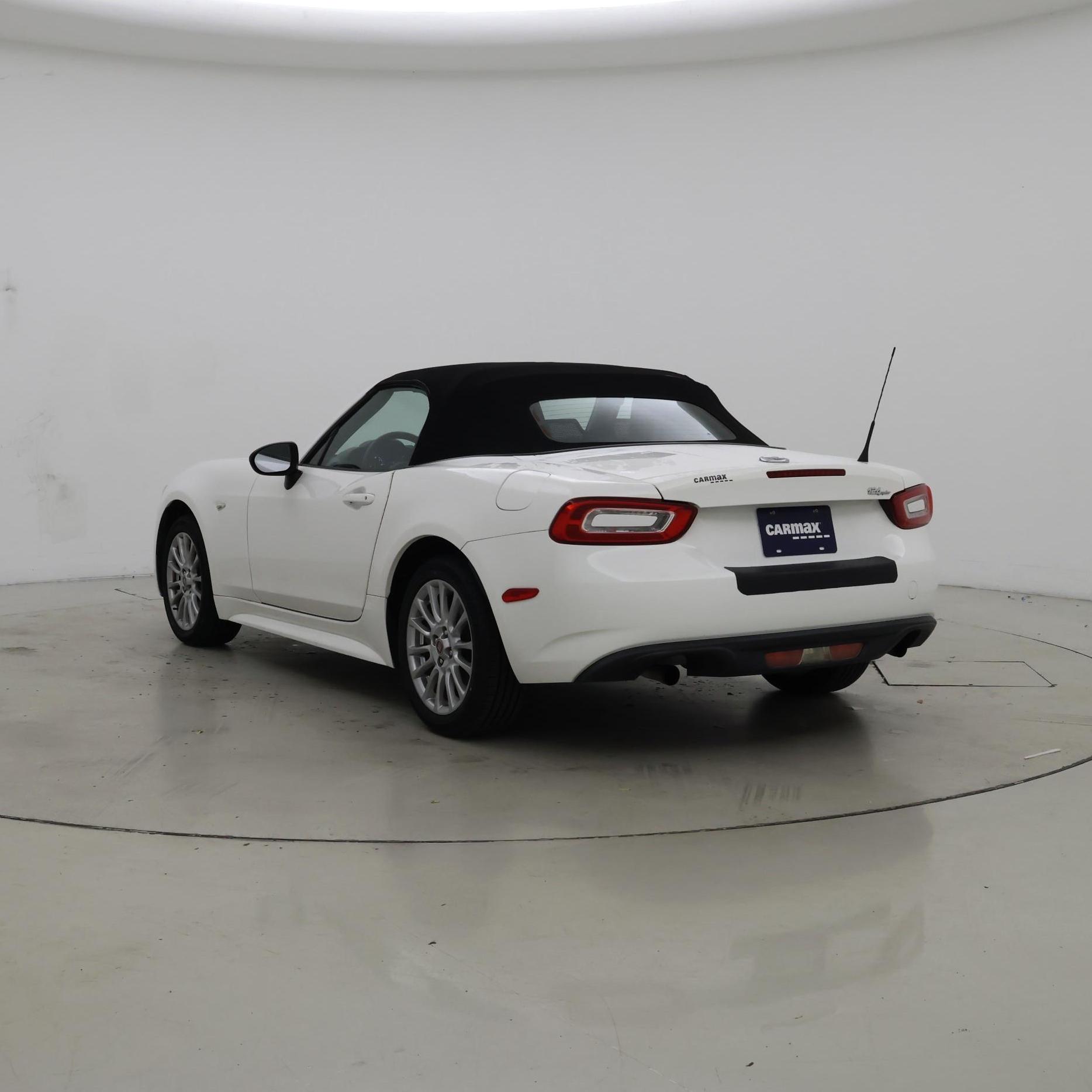 Thumbnail: 2017 Fiat 124 Spider - 2