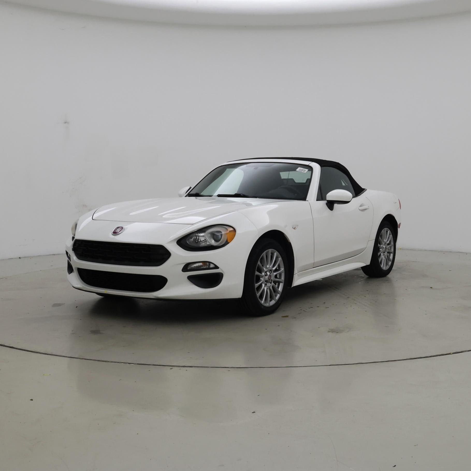 Thumbnail: 2017 Fiat 124 Spider - 4