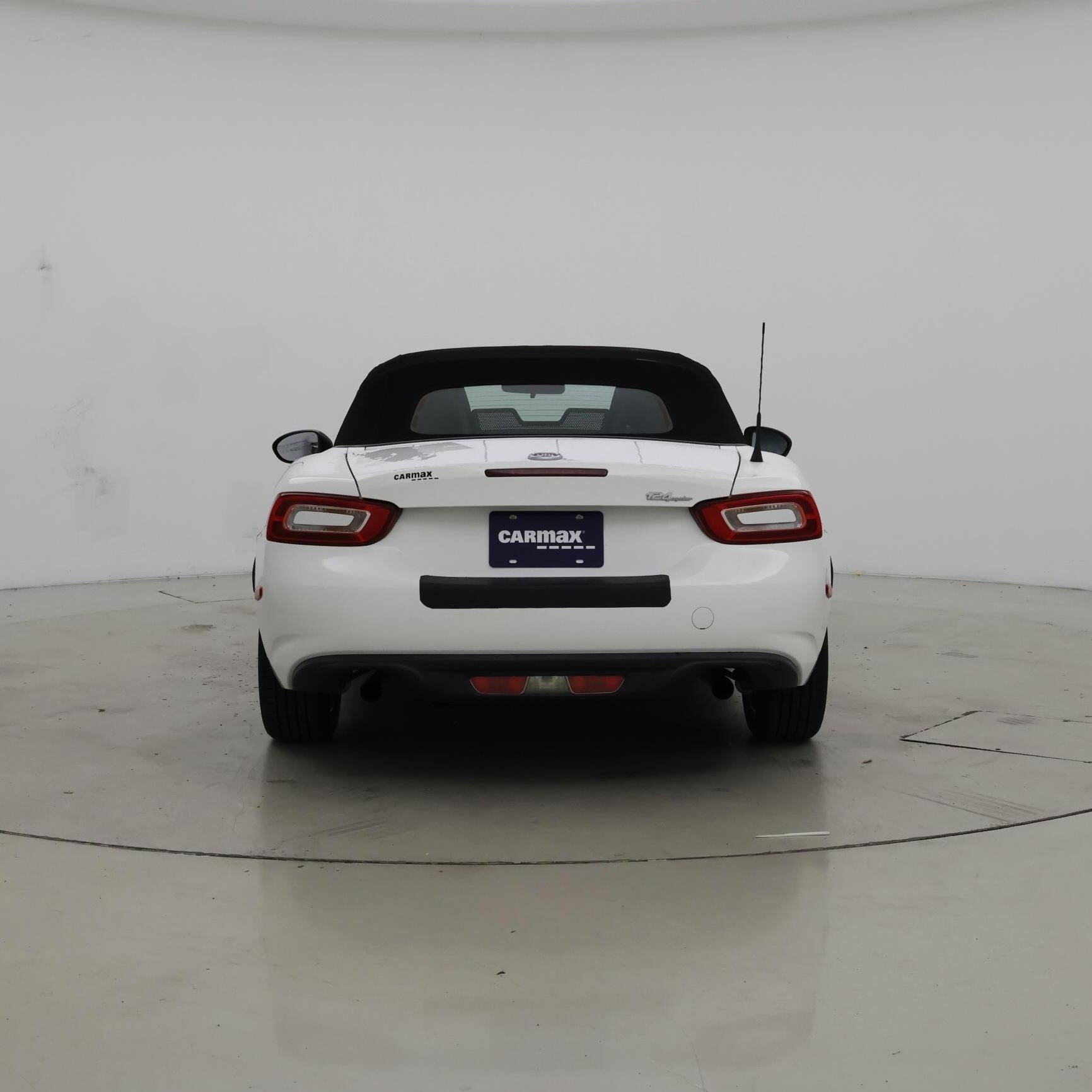 Thumbnail: 2017 Fiat 124 Spider - 6