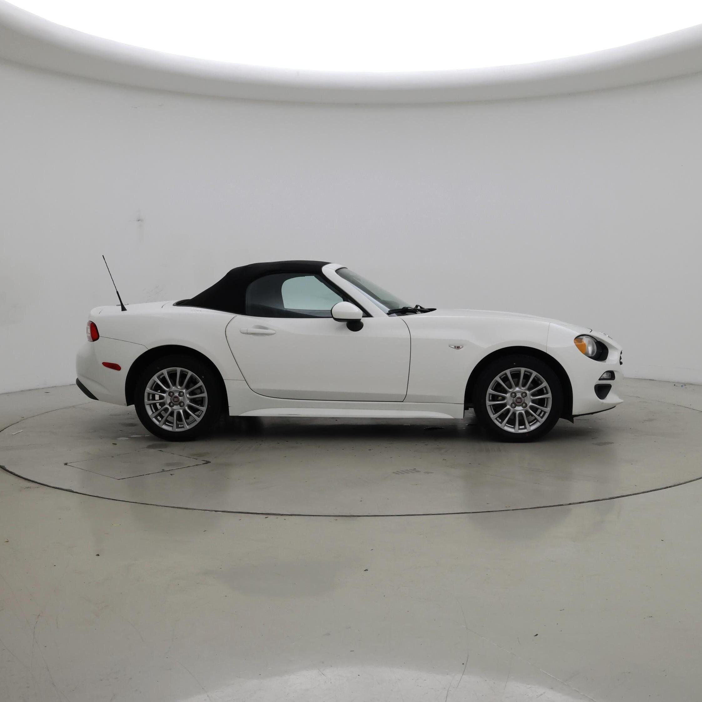 Thumbnail: 2017 Fiat 124 Spider - 7