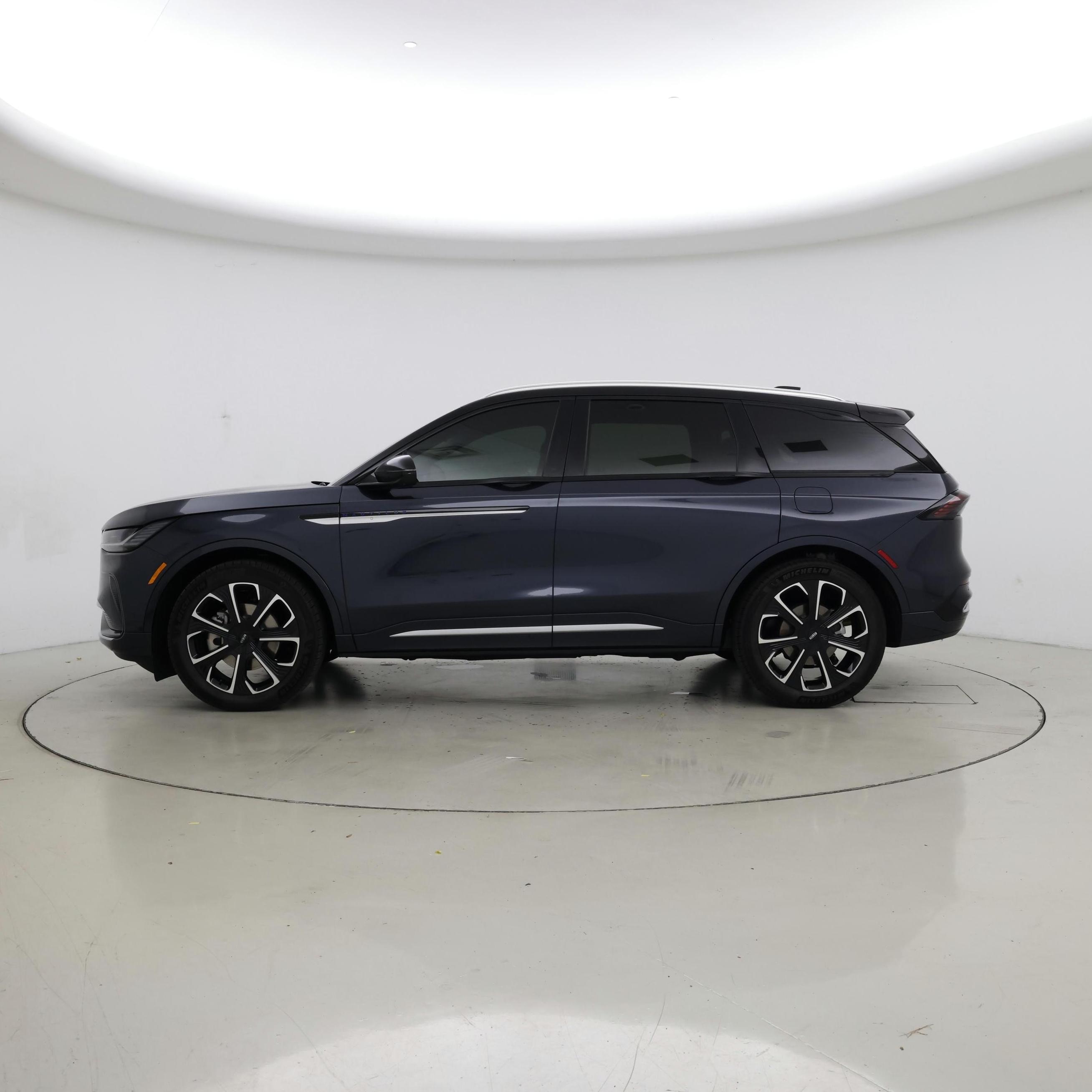 Thumbnail: 2024 Lincoln Nautilus - 3