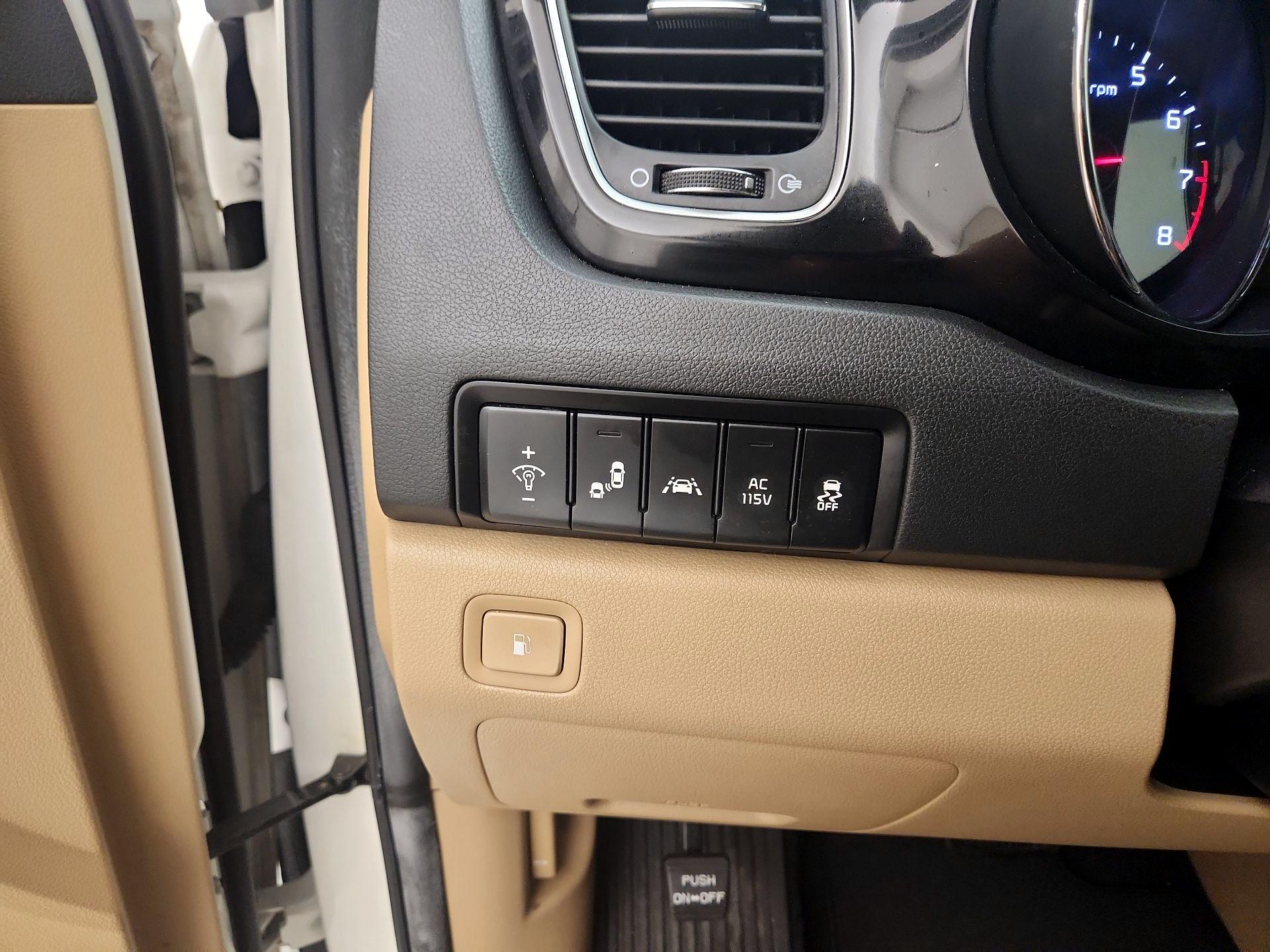 Thumbnail: 2016 Kia Sedona - 13