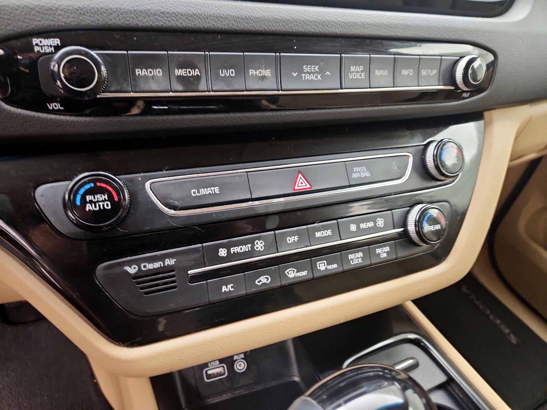 Thumbnail: 2016 Kia Sedona - 17