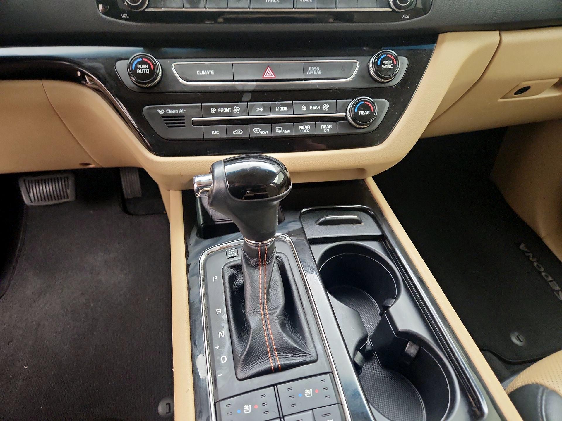 Thumbnail: 2016 Kia Sedona - 18