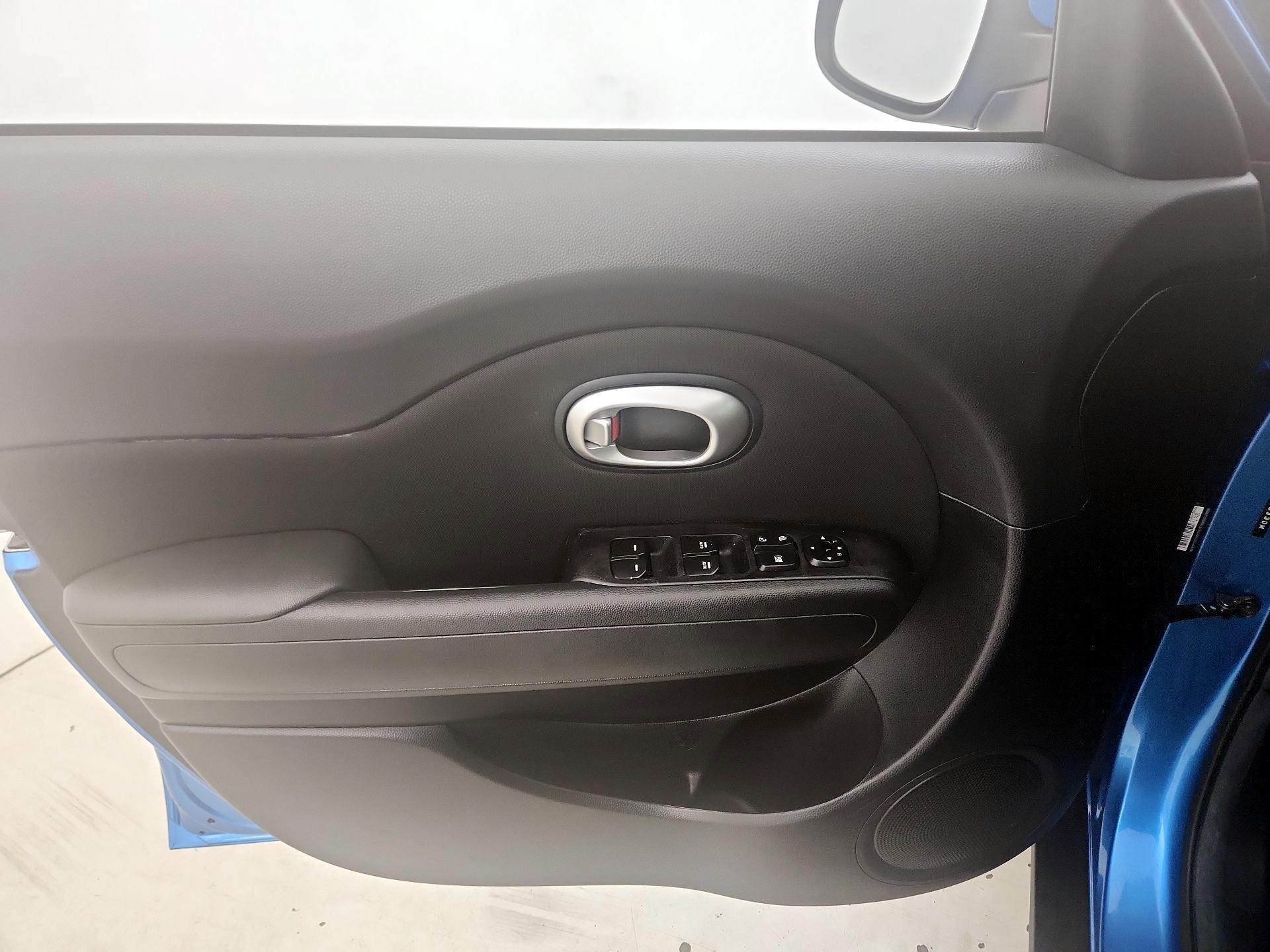 Thumbnail: 2016 Kia Soul - 12
