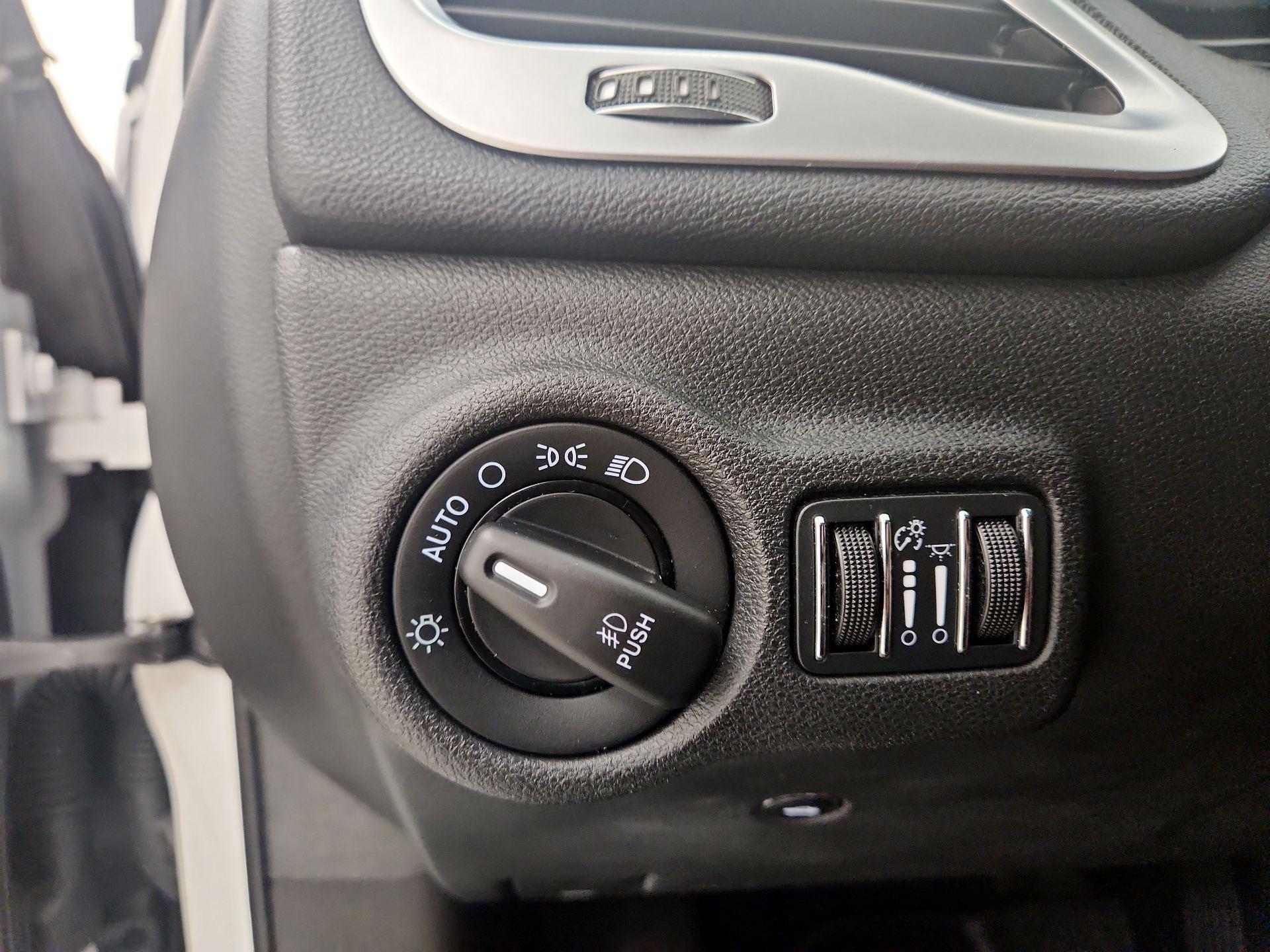 Thumbnail: 2015 Dodge Dart - 13