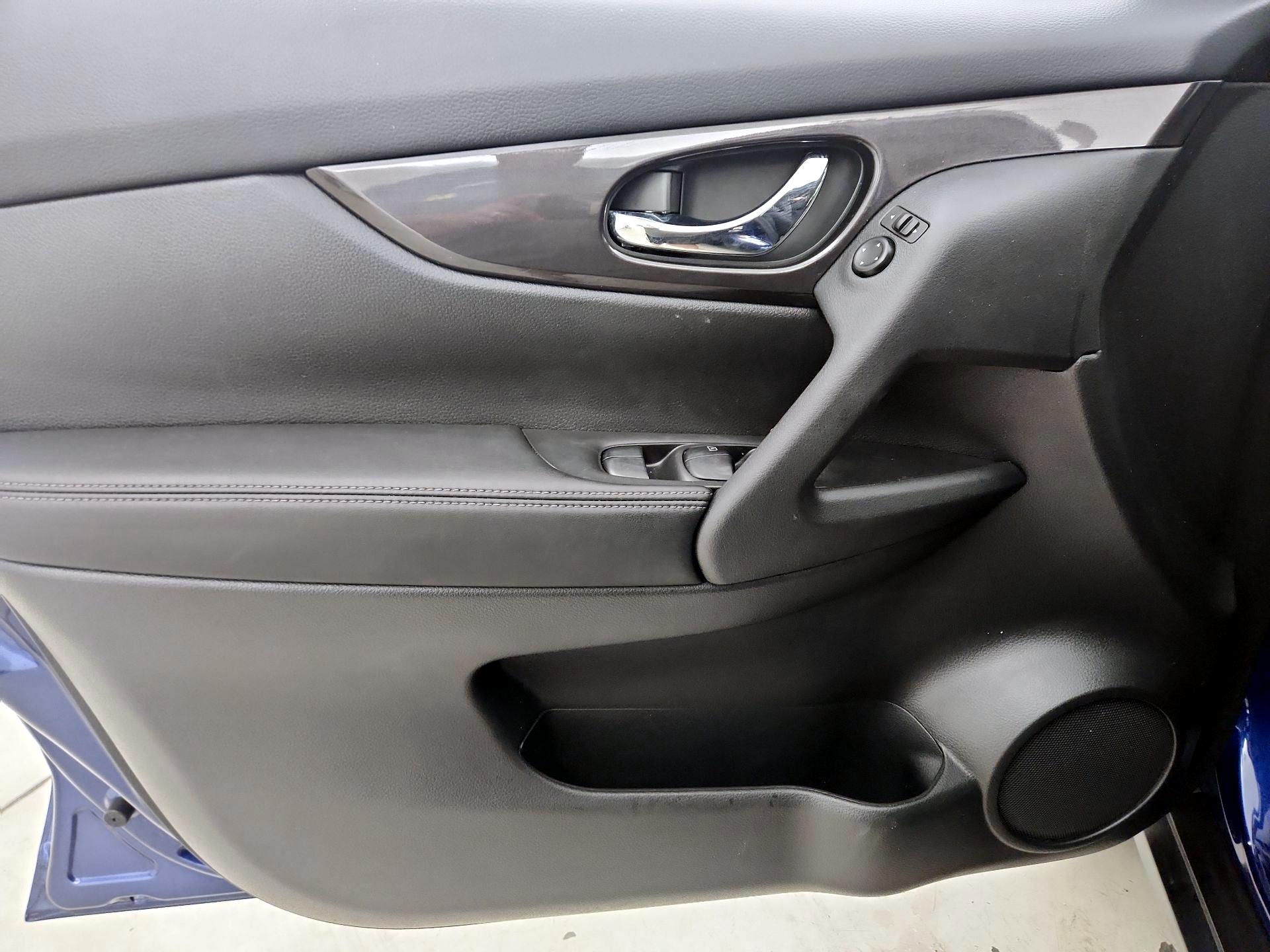 Thumbnail: 2019 Nissan Rogue - 12