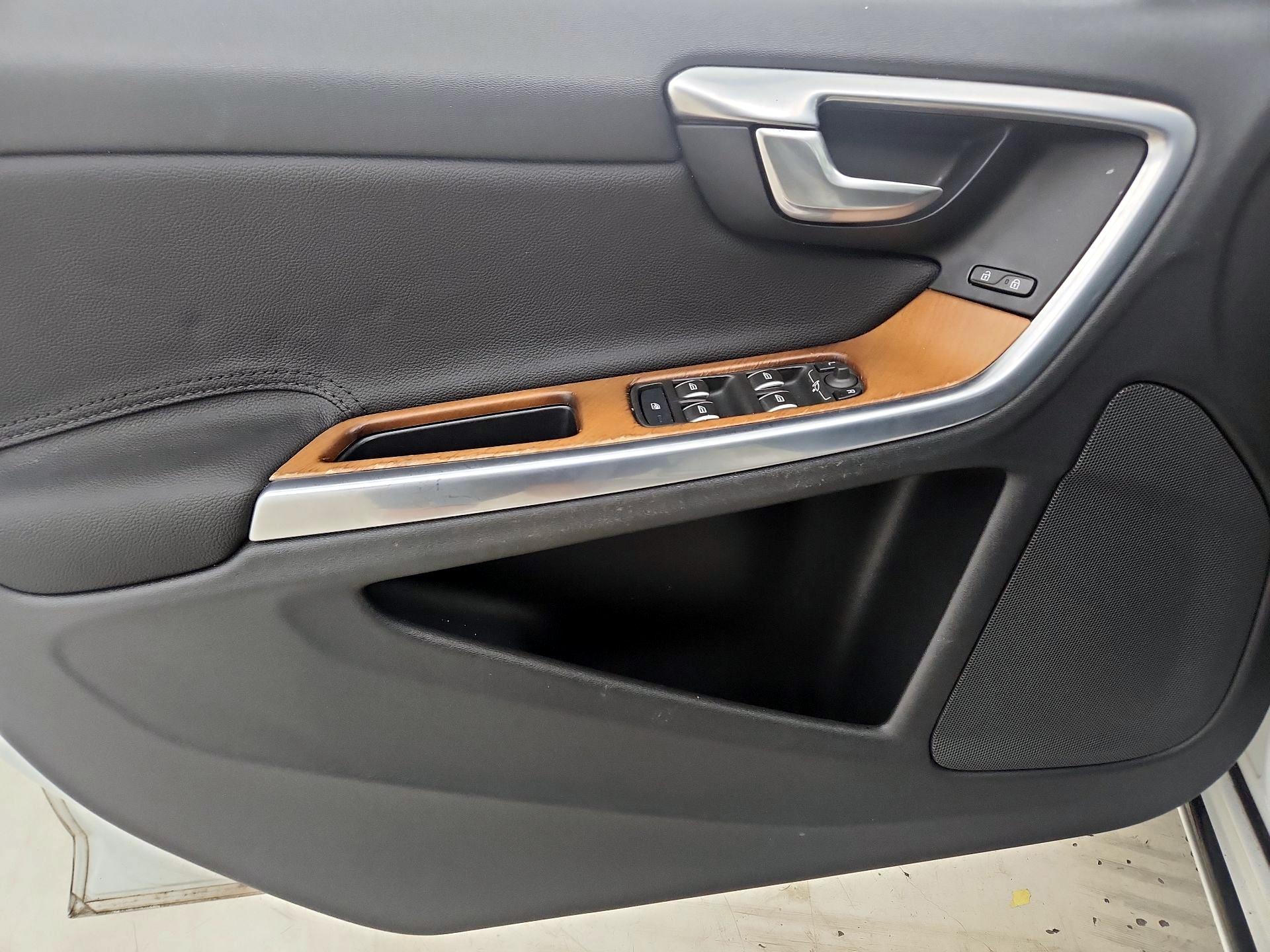 Thumbnail: 2016 Volvo S60 - 12