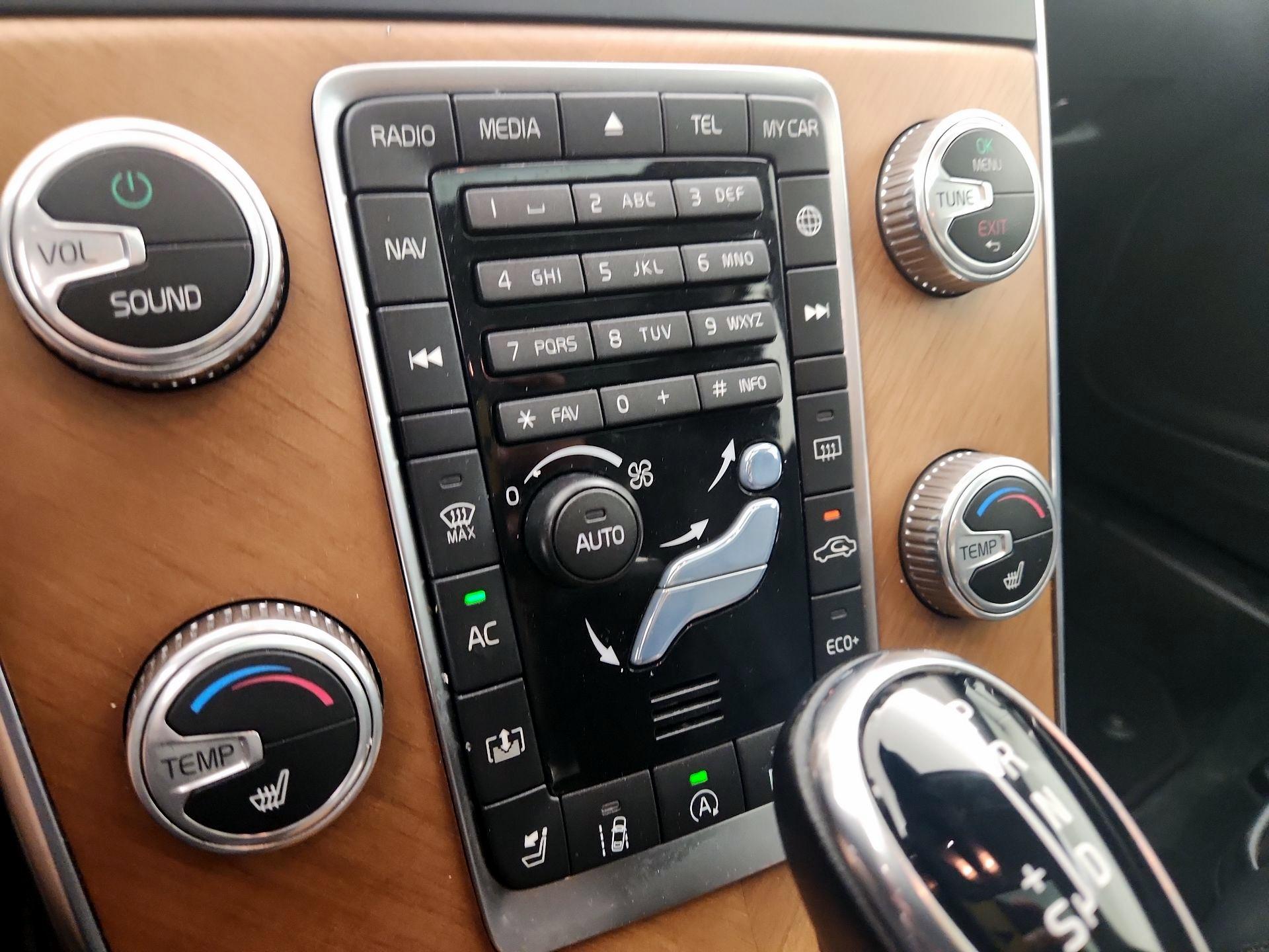 Thumbnail: 2016 Volvo S60 - 17