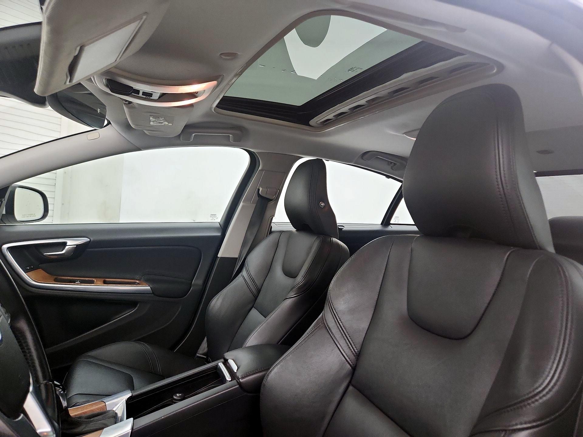 Thumbnail: 2016 Volvo S60 - 20