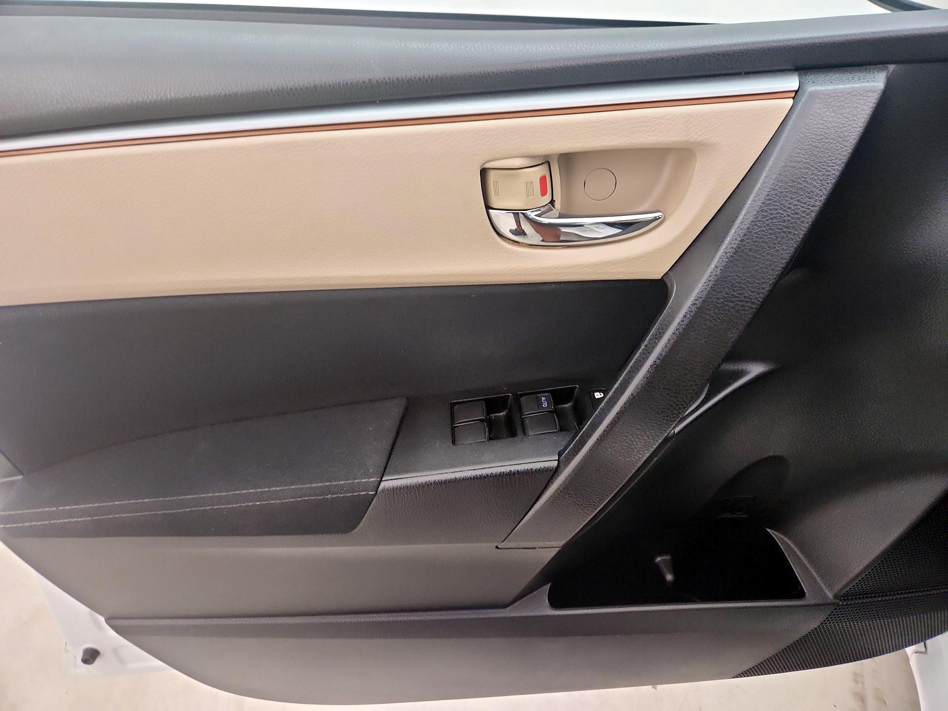 Thumbnail: 2015 Toyota Corolla - 12