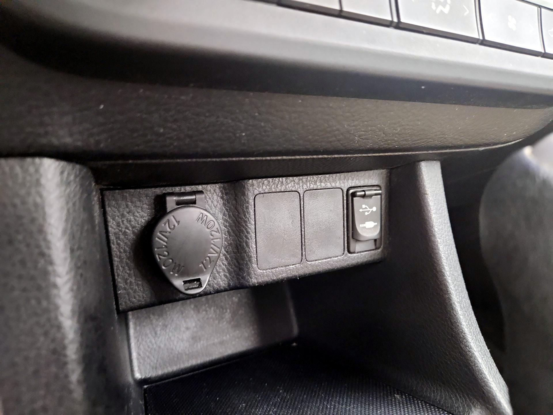 Thumbnail: 2015 Toyota Corolla - 18