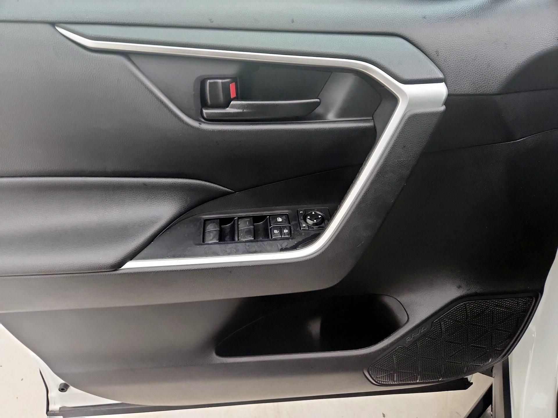 Thumbnail: 2021 Toyota RAV4 - 12