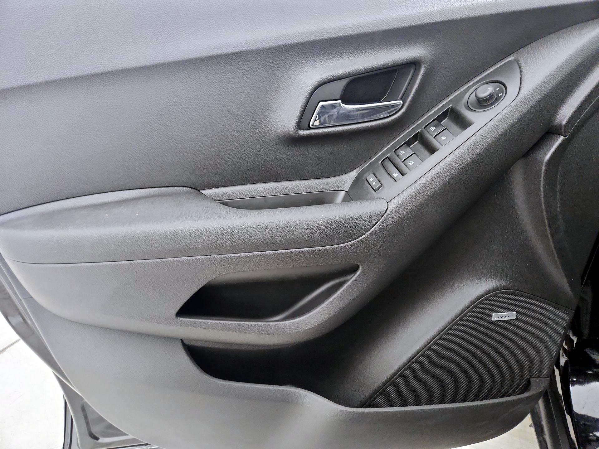 Thumbnail: 2020 Chevrolet Trax - 12