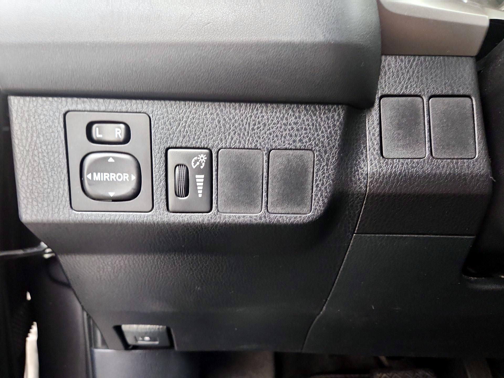 Thumbnail: 2016 Toyota RAV4 - 13