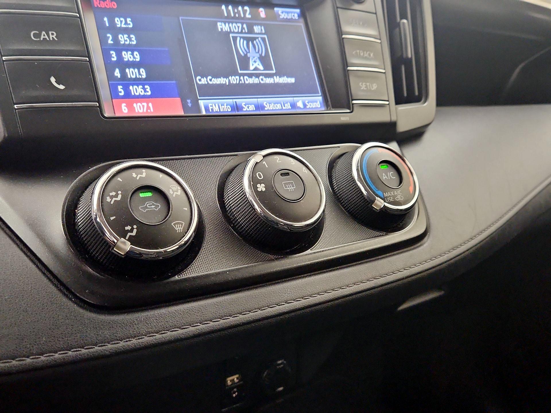 Thumbnail: 2016 Toyota RAV4 - 16