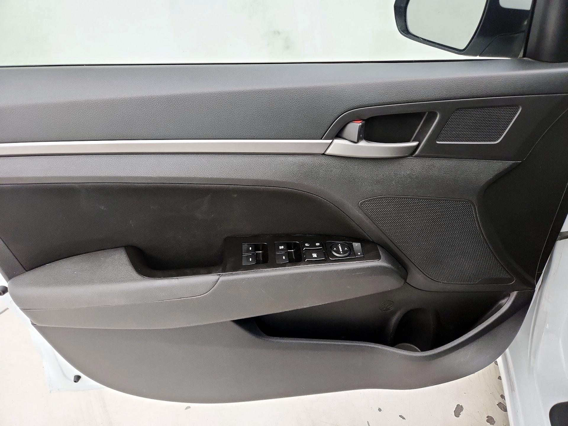Thumbnail: 2018 Hyundai Elantra - 12