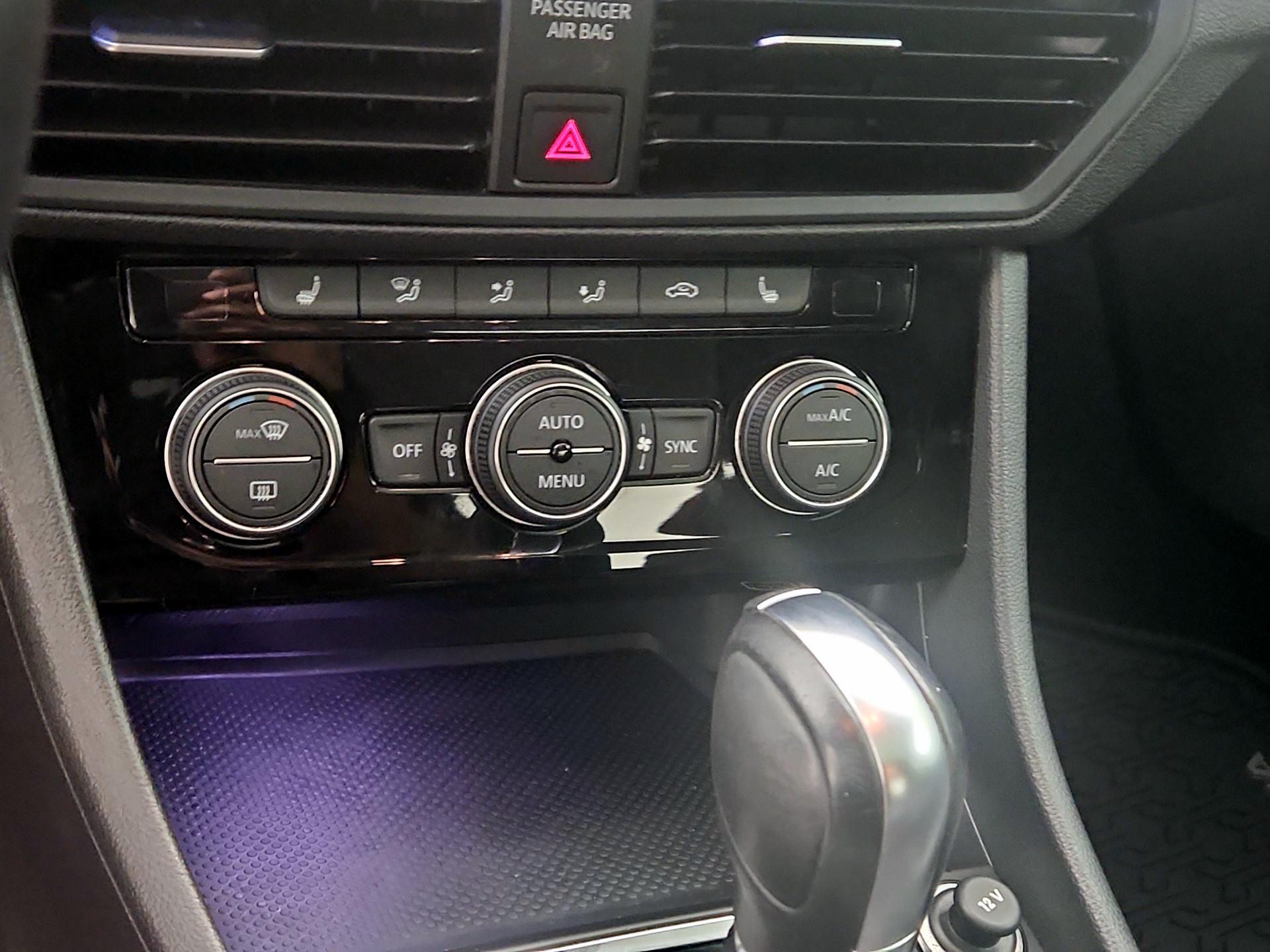Thumbnail: 2019 Volkswagen Jetta - 16