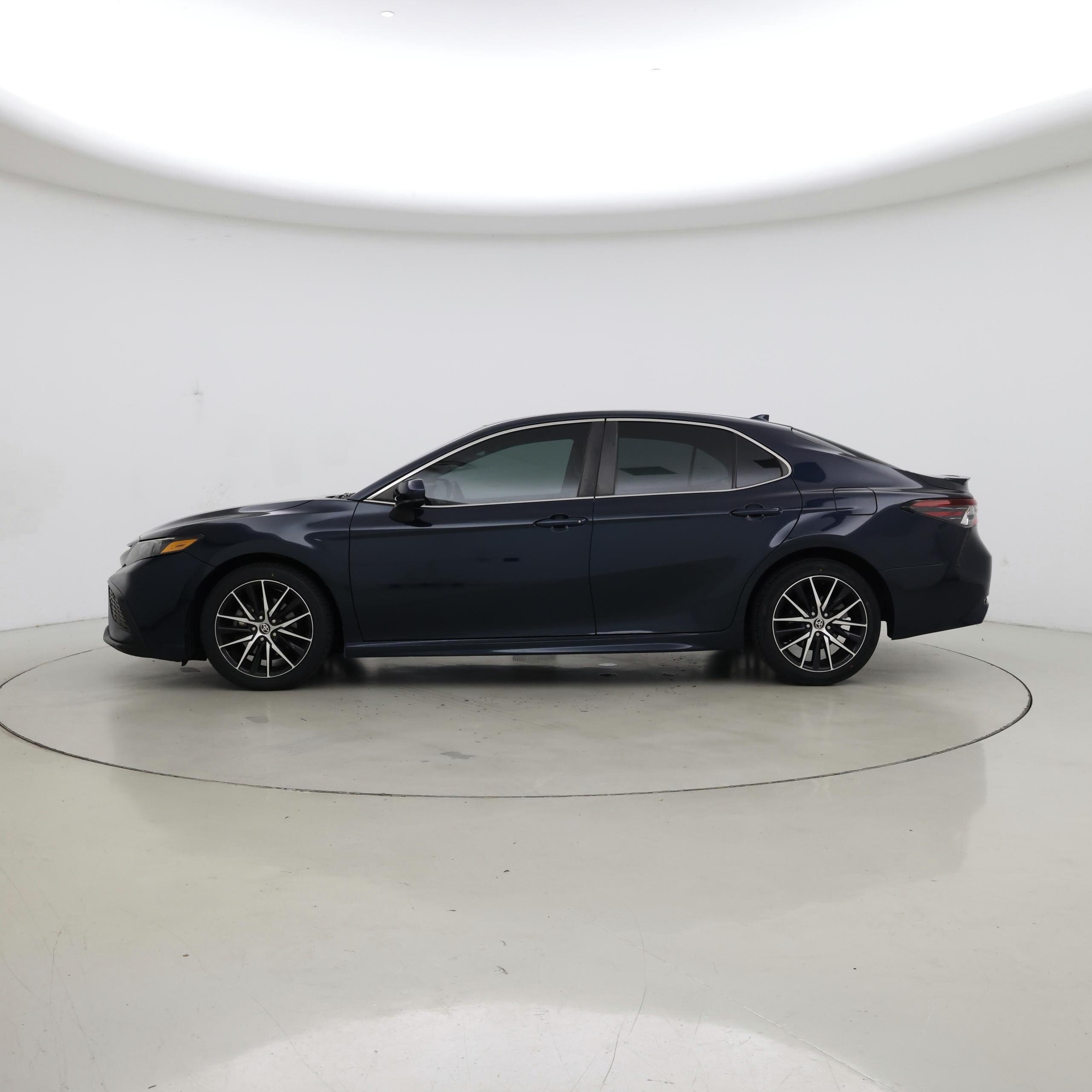 Thumbnail: 2021 Toyota Camry - 3