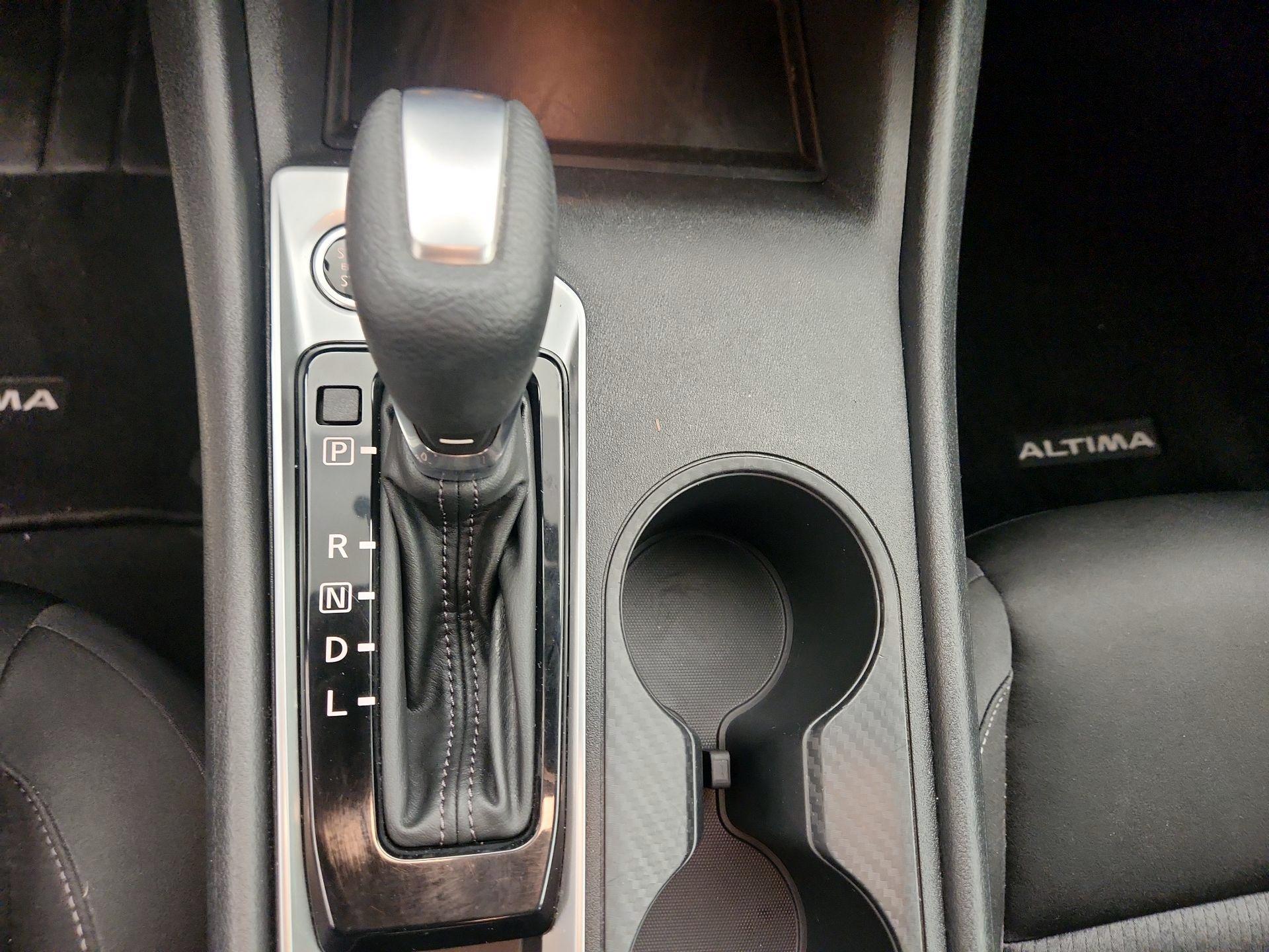 Thumbnail: 2020 Nissan Altima - 17