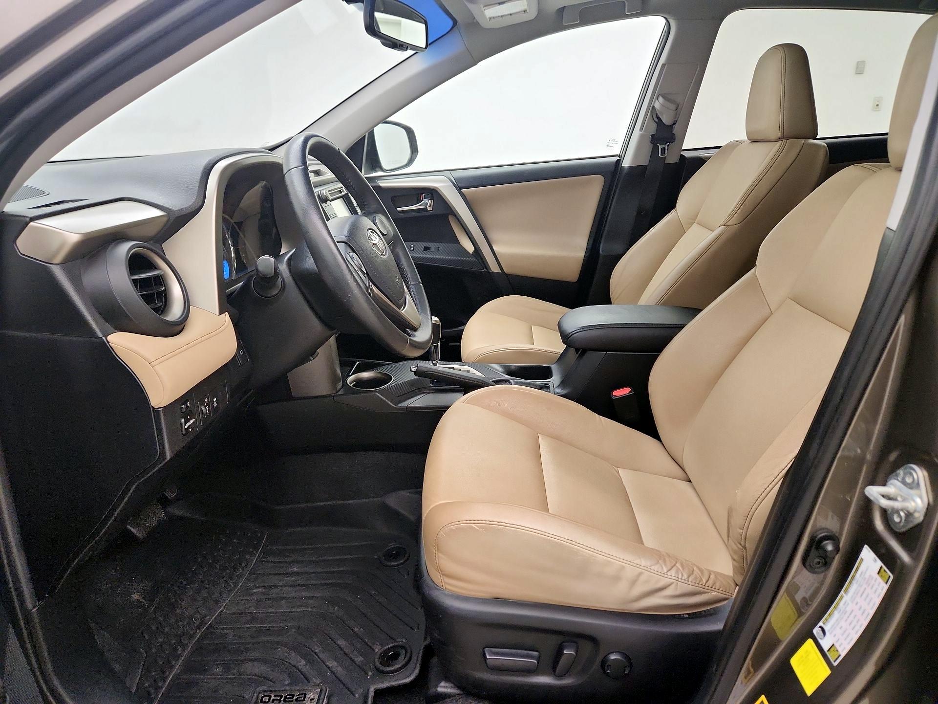 Thumbnail: 2015 Toyota RAV4 - 11
