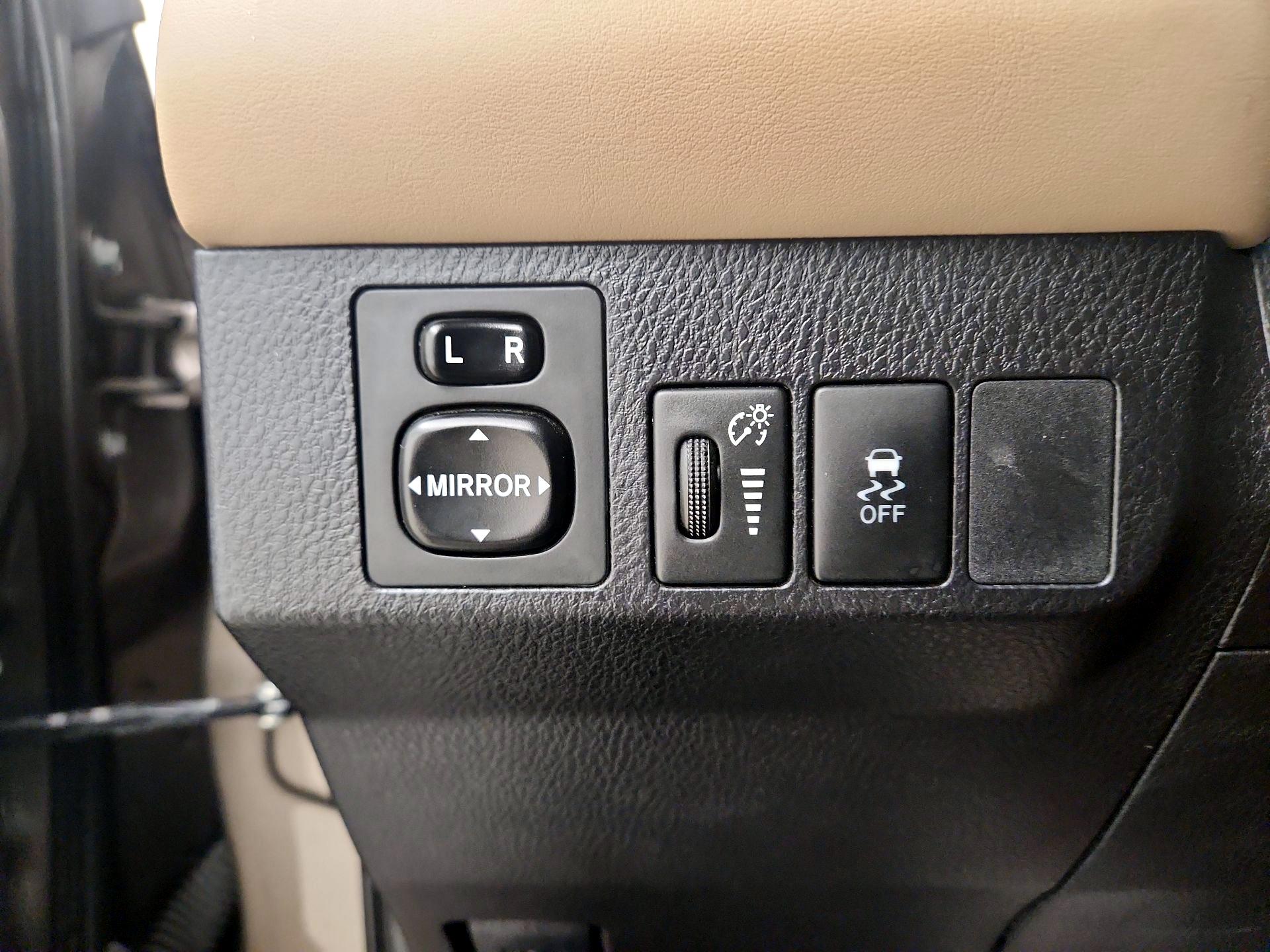Thumbnail: 2015 Toyota RAV4 - 13