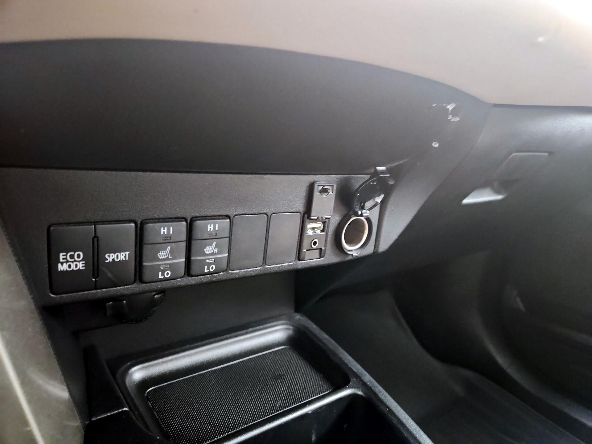 Thumbnail: 2015 Toyota RAV4 - 18