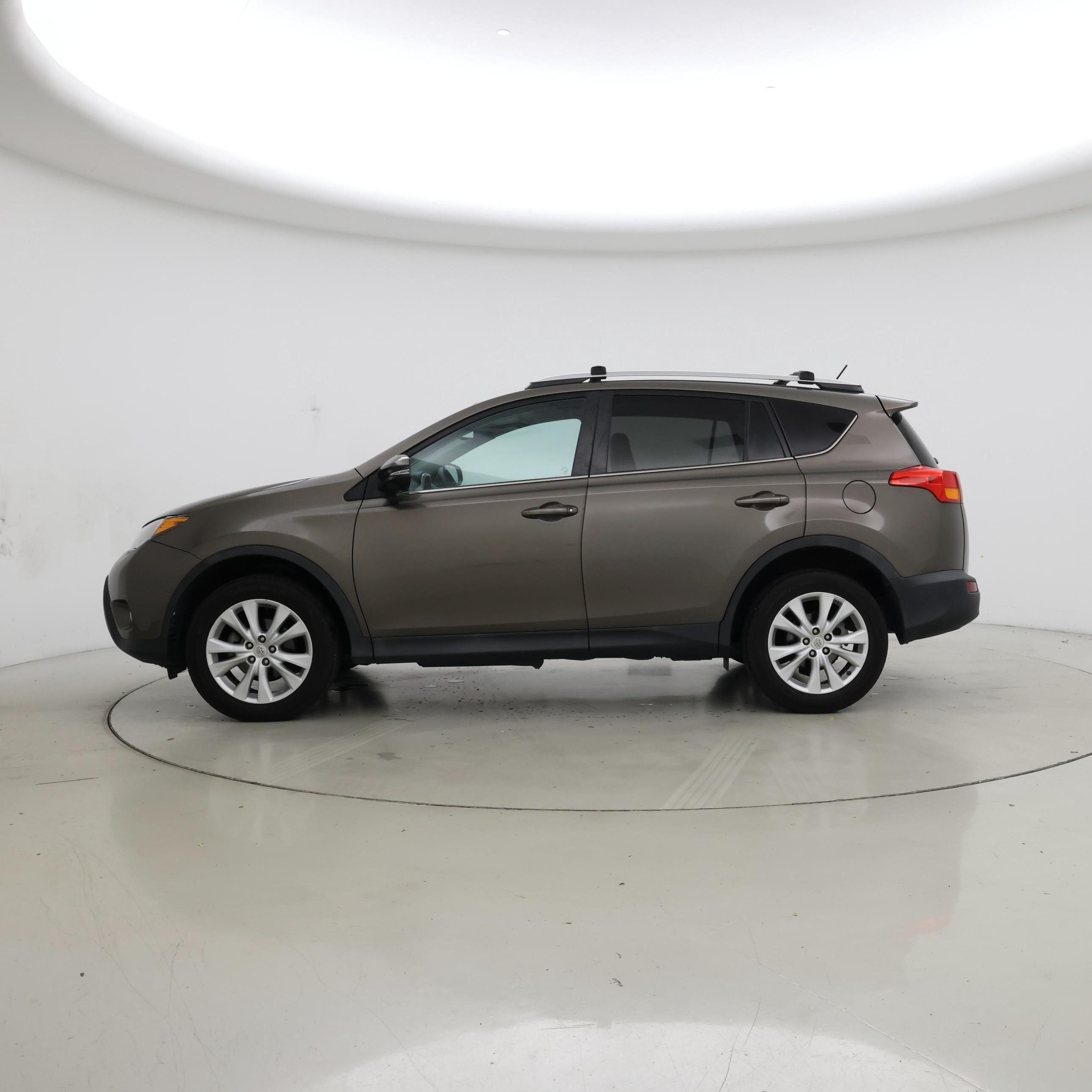 Thumbnail: 2015 Toyota RAV4 - 3