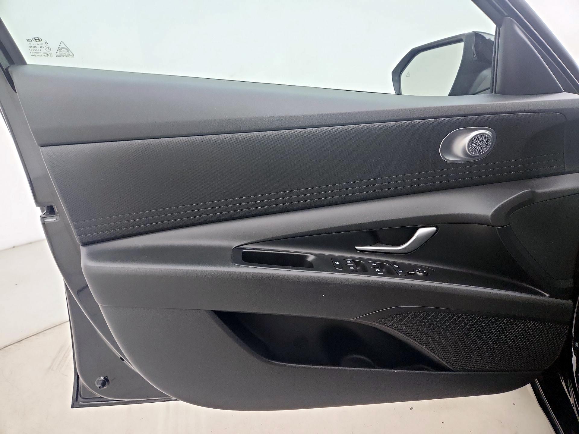 Thumbnail: 2023 Hyundai Elantra - 12