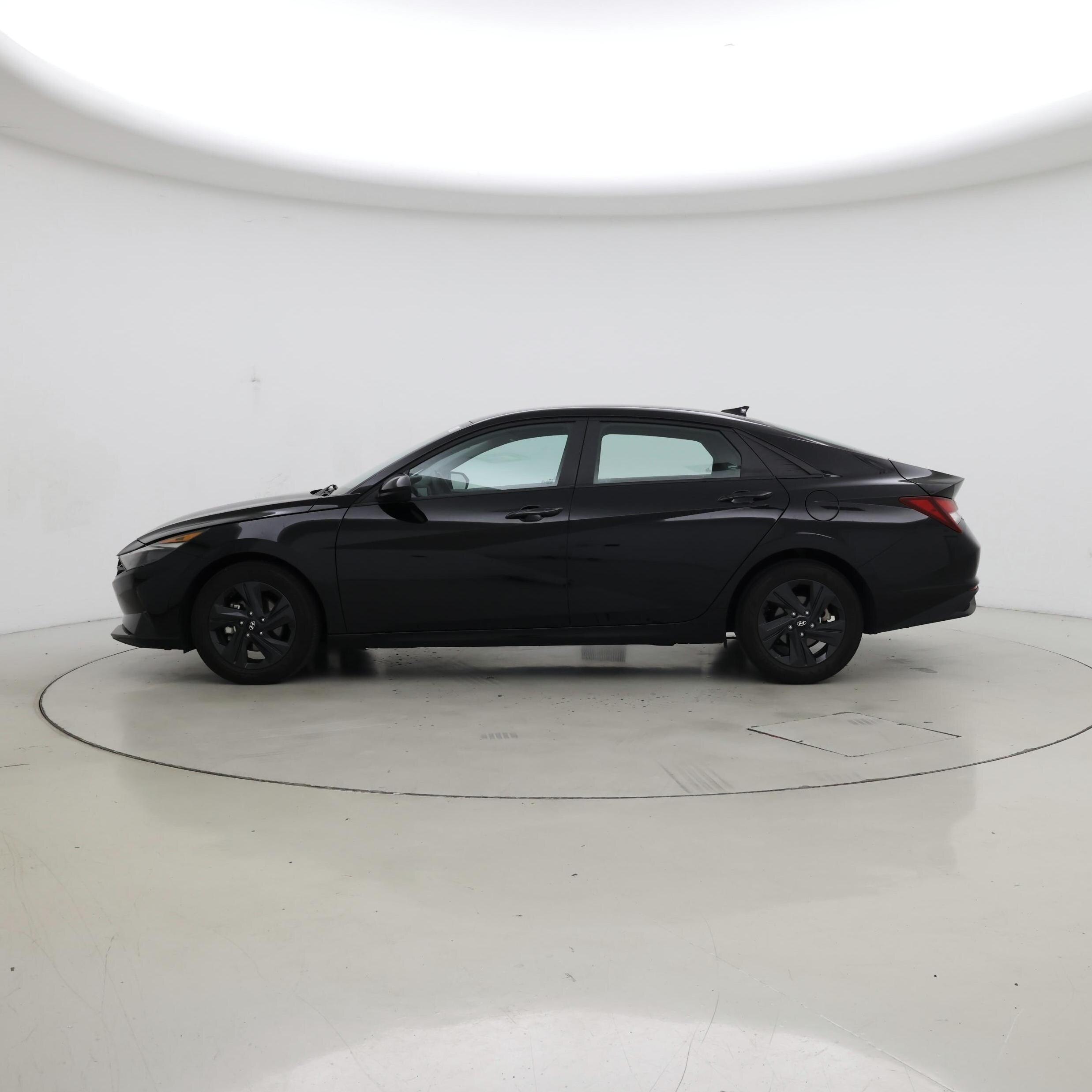 Thumbnail: 2023 Hyundai Elantra - 3
