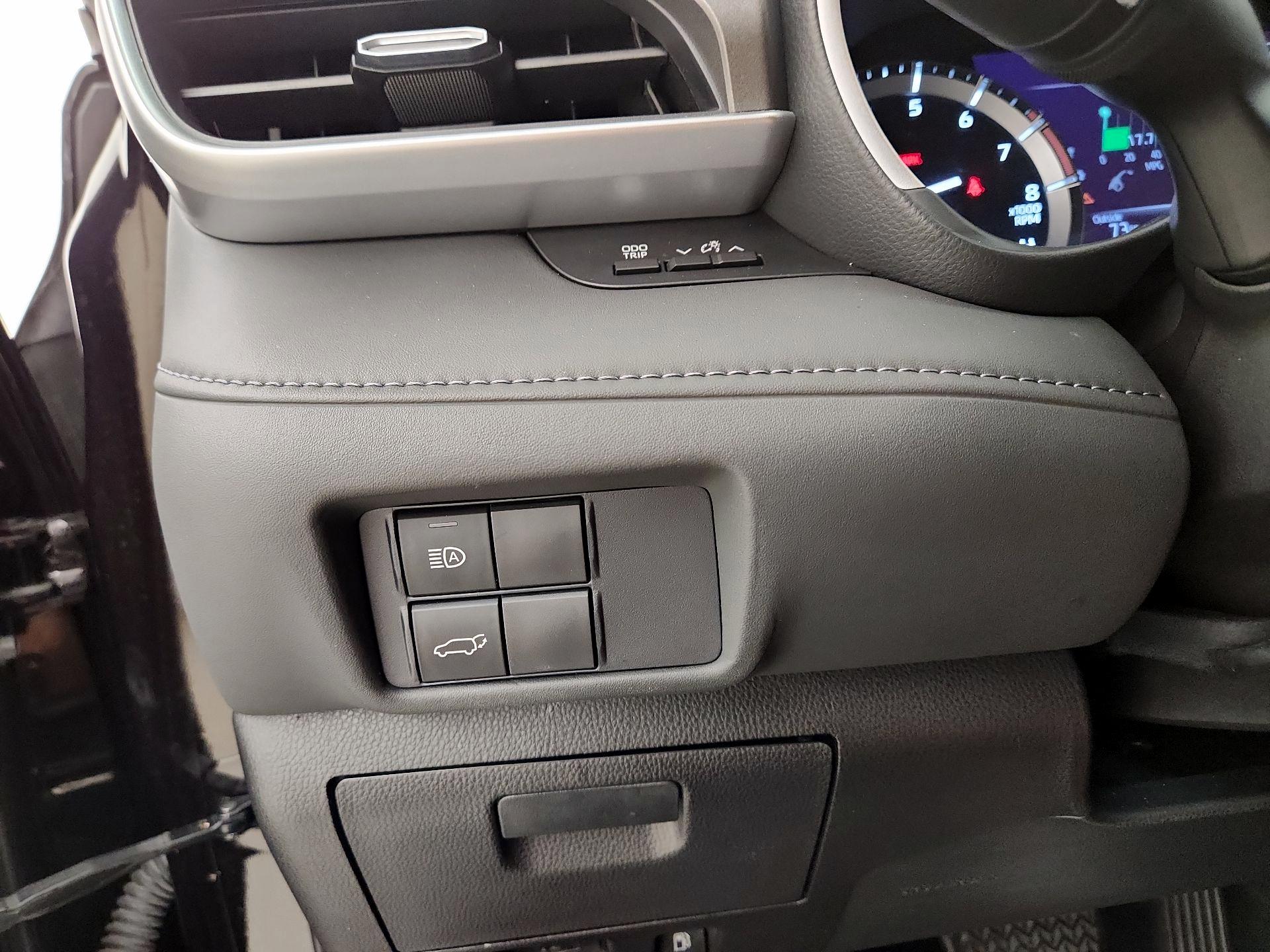 Thumbnail: 2021 Toyota Highlander - 13
