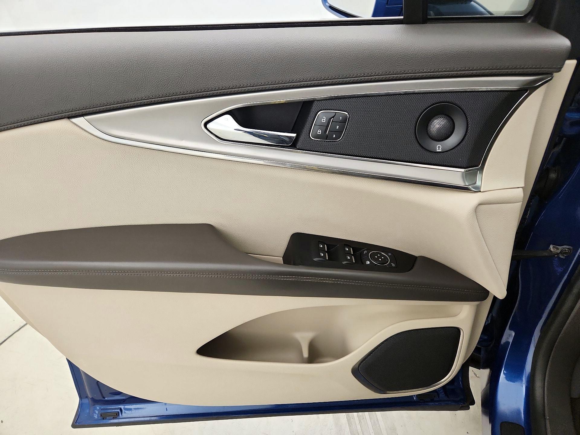 Thumbnail: 2020 Lincoln Nautilus - 12