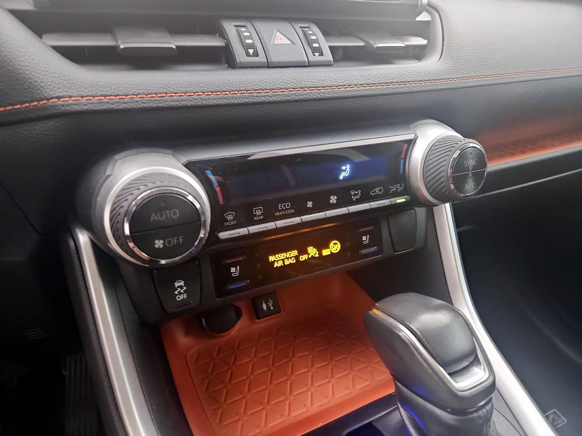 Thumbnail: 2019 Toyota RAV4 - 16