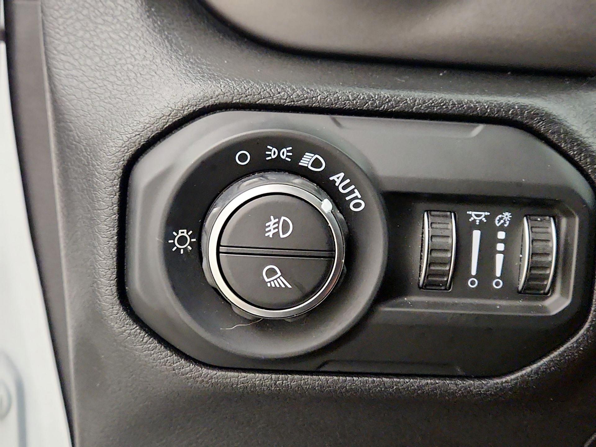 Thumbnail: 2021 Jeep Gladiator - 13