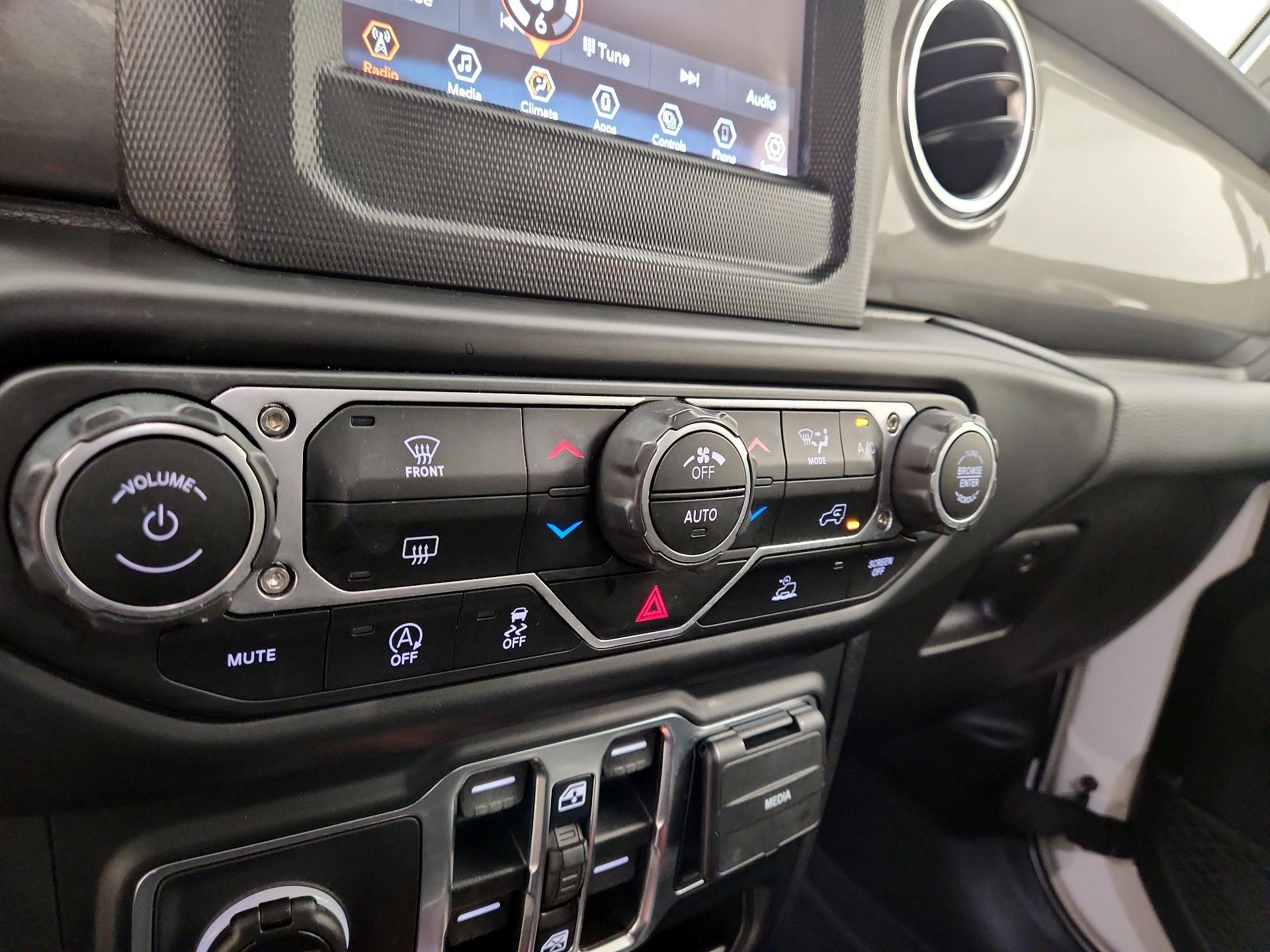 Thumbnail: 2021 Jeep Gladiator - 16