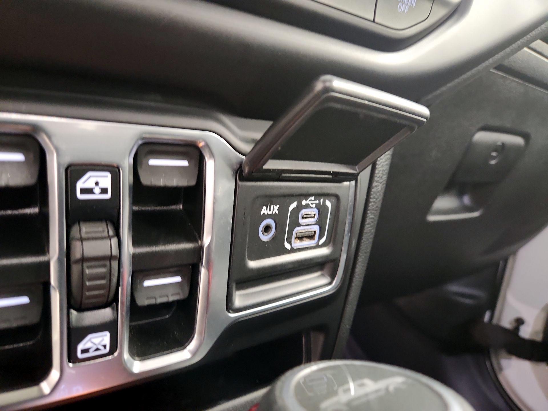 Thumbnail: 2021 Jeep Gladiator - 18