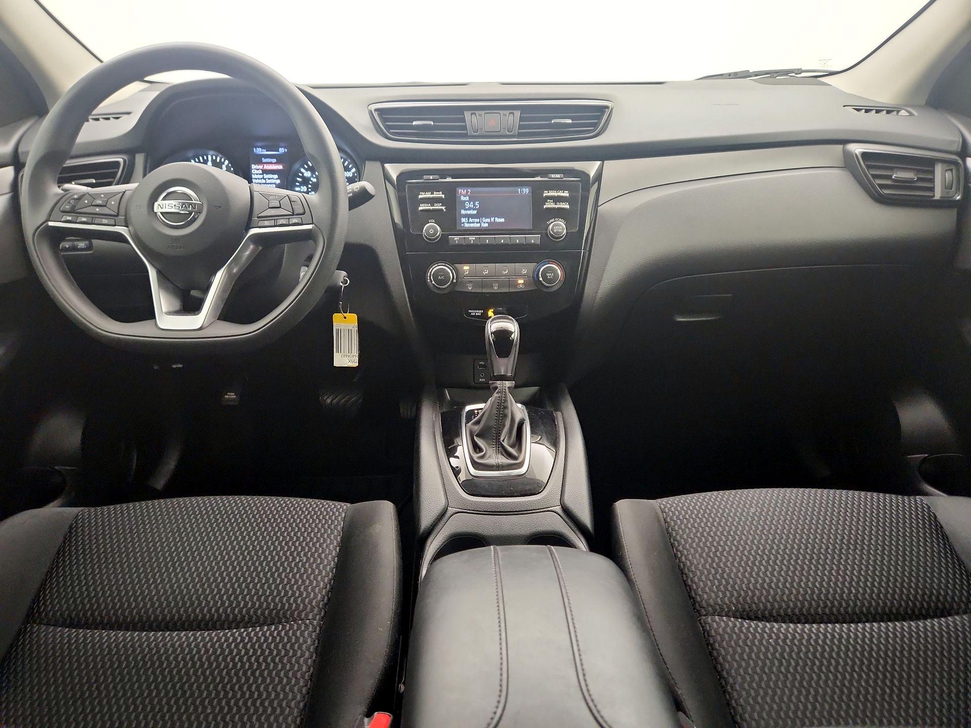 Thumbnail: 2017 Nissan Rogue Sport - 9